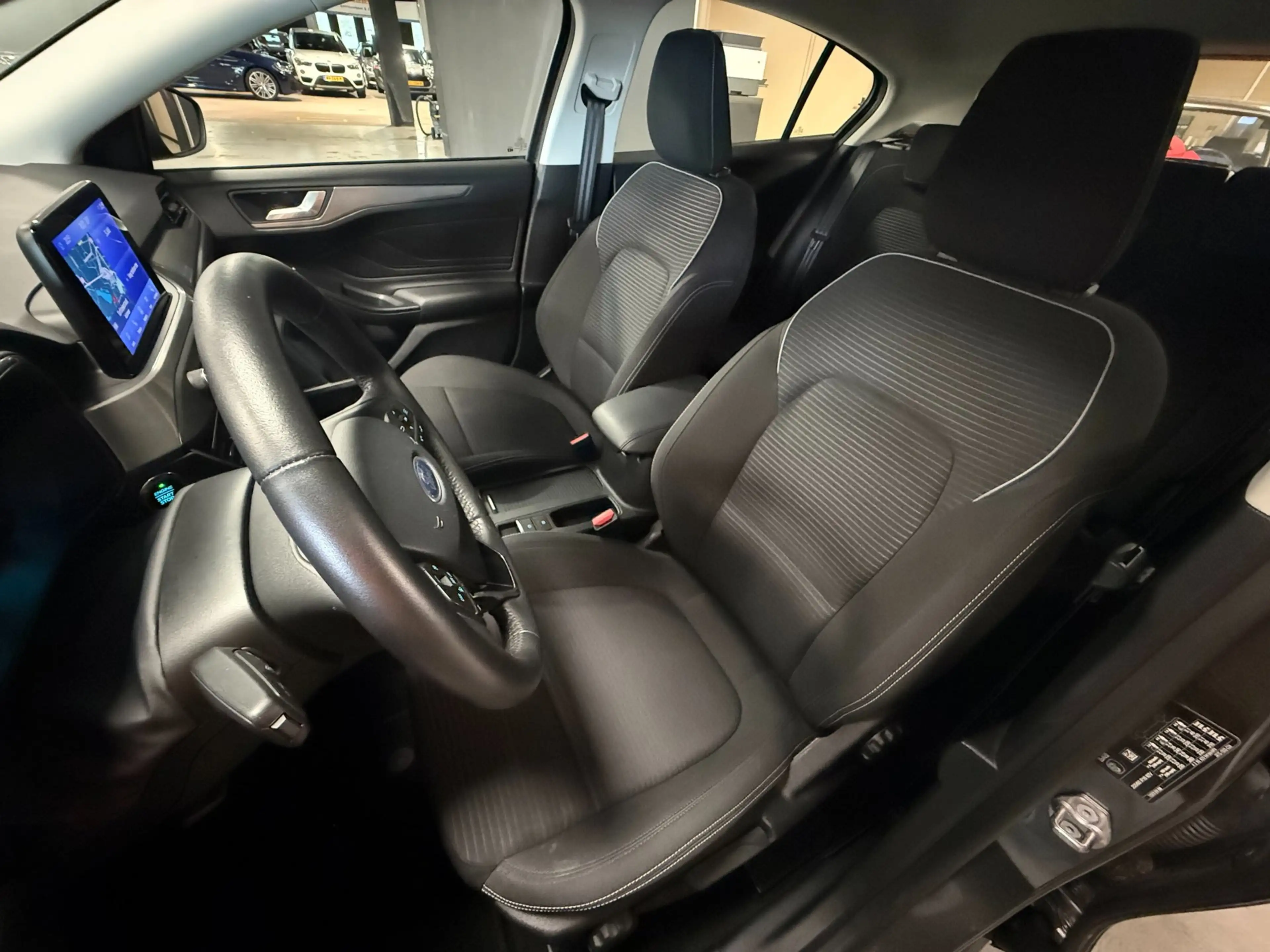 Ford Focus 1.0 EcoBoost ST Line Business|PDC|KEYLESS|CRUISE|S — photo 24