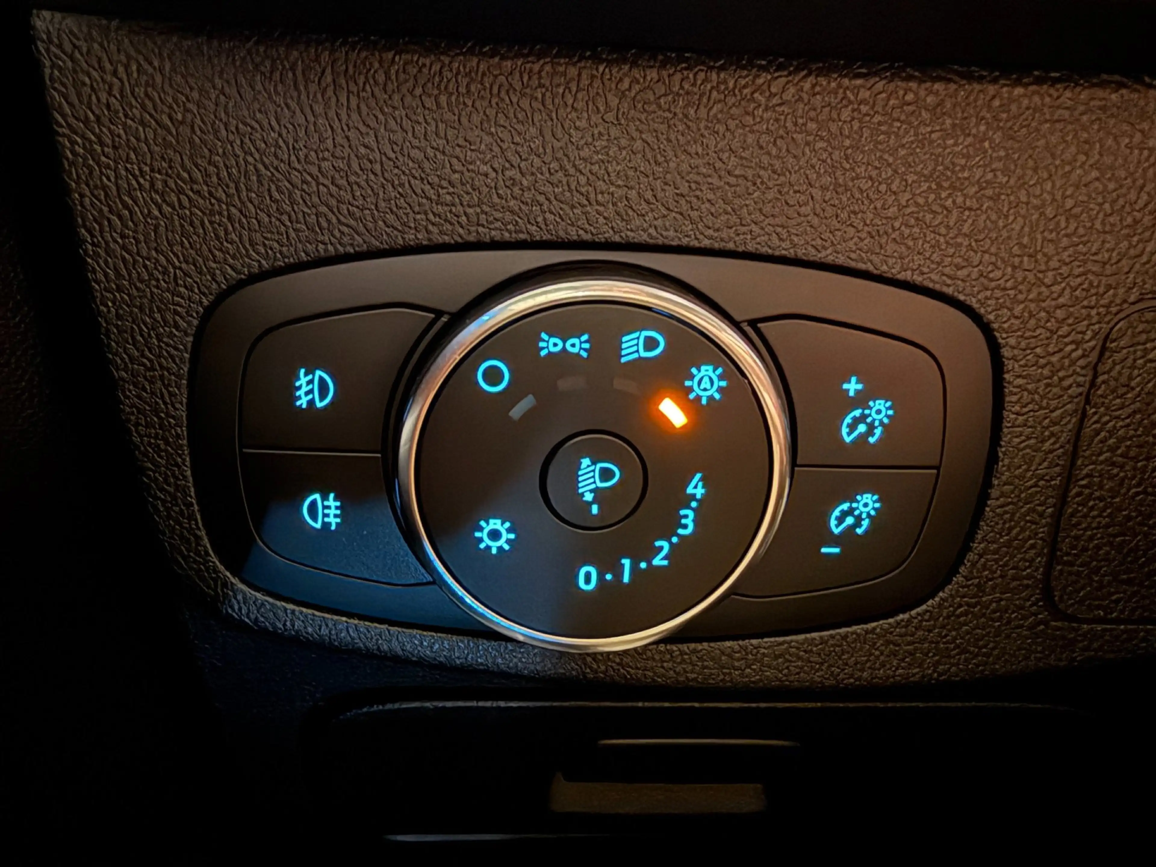 Ford Focus 1.0 EcoBoost ST Line Business|PDC|KEYLESS|CRUISE|S — photo 21