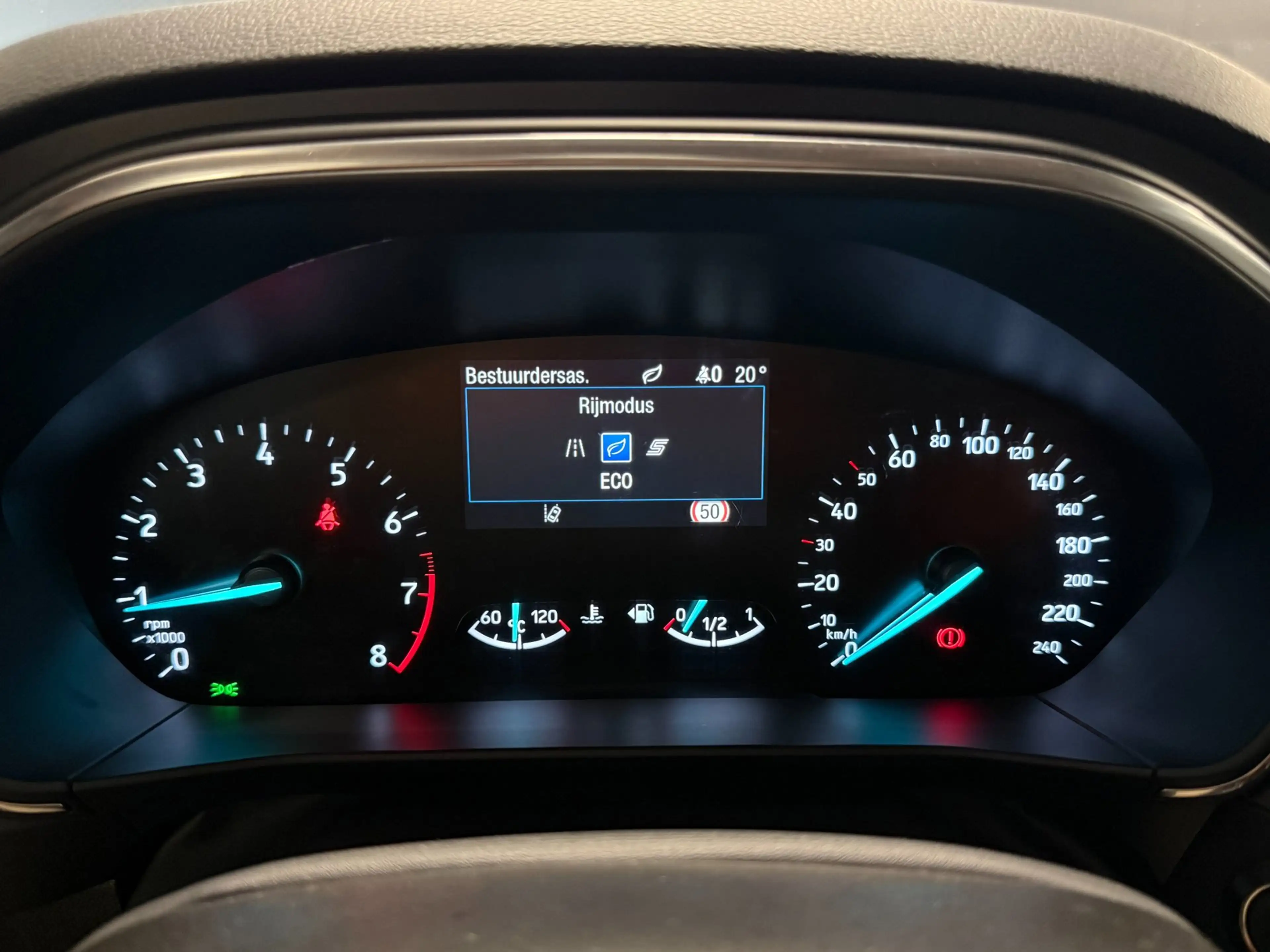 Ford Focus 1.0 EcoBoost ST Line Business|PDC|KEYLESS|CRUISE|S — photo 30