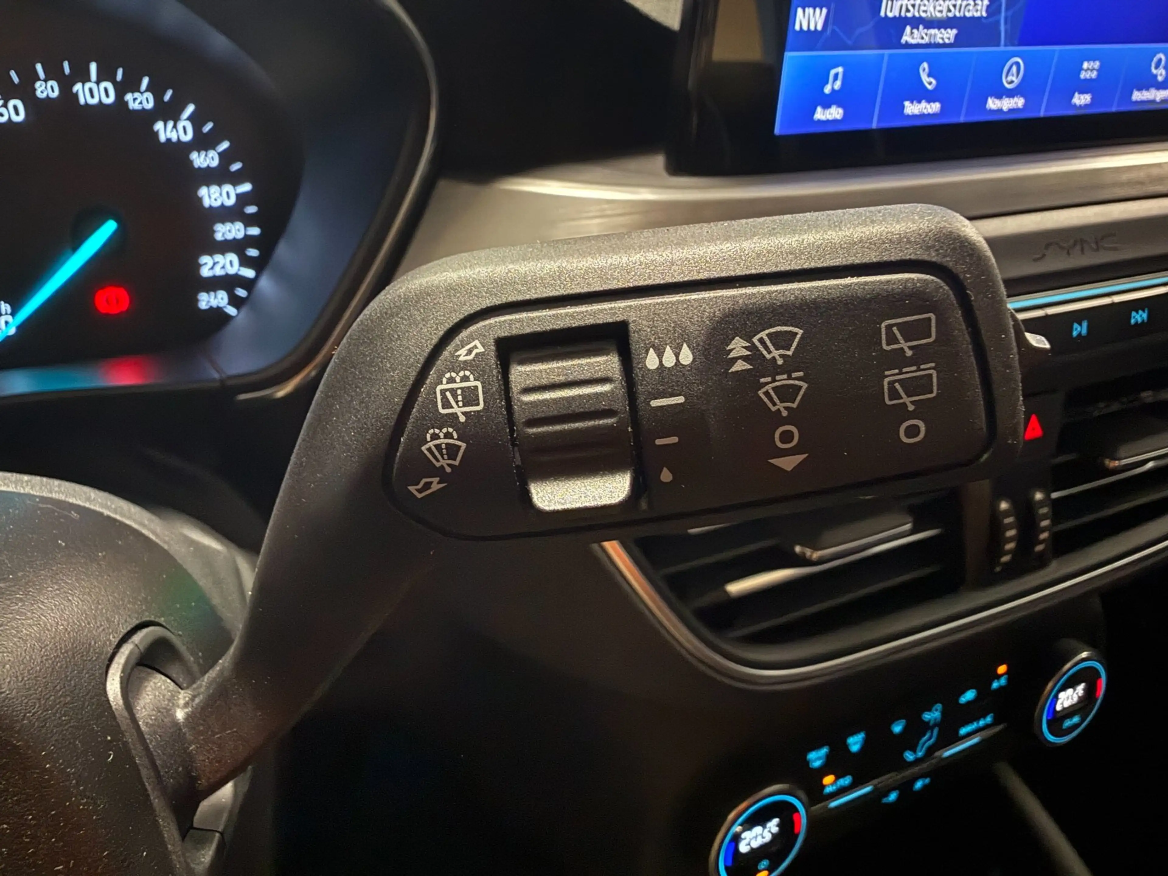 Ford Focus 1.0 EcoBoost ST Line Business|PDC|KEYLESS|CRUISE|S — photo 23