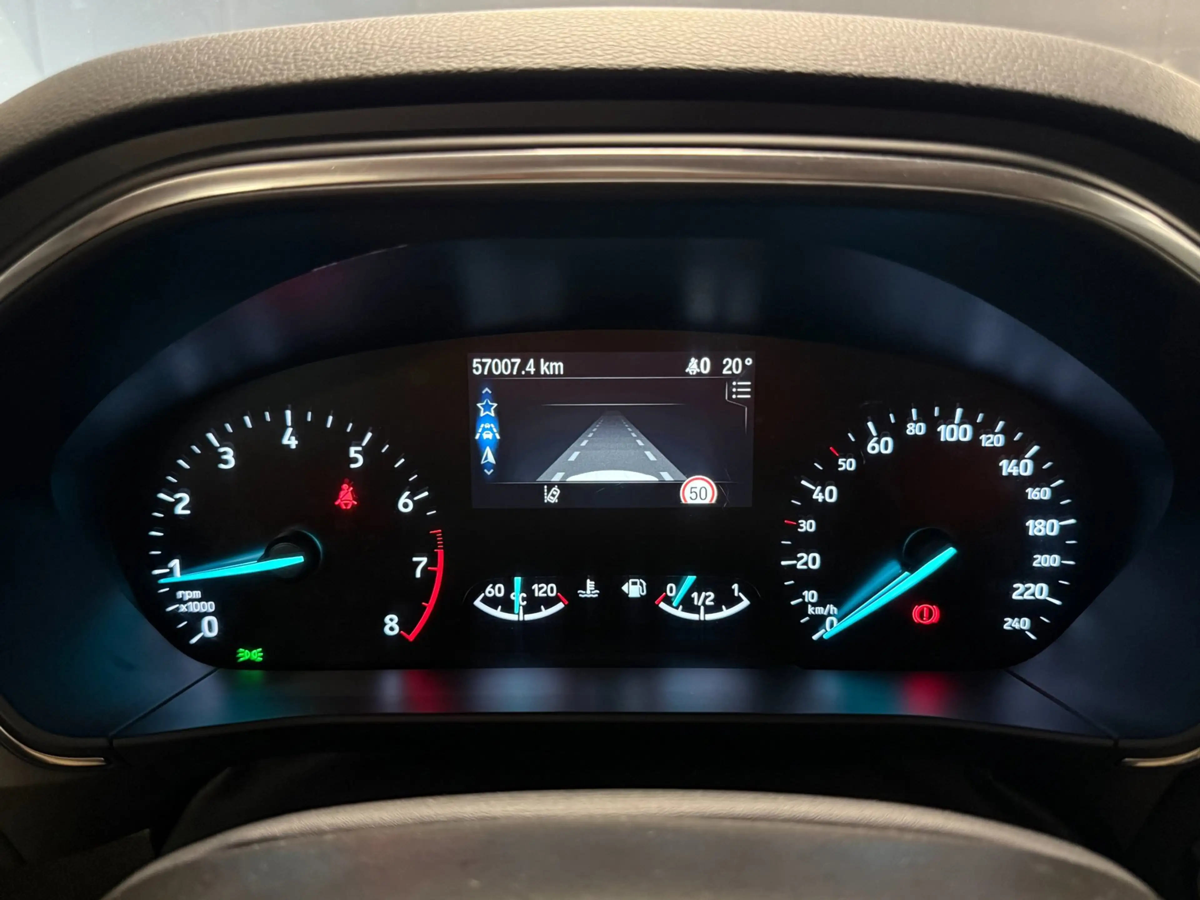 Ford Focus 1.0 EcoBoost ST Line Business|PDC|KEYLESS|CRUISE|S — photo 28