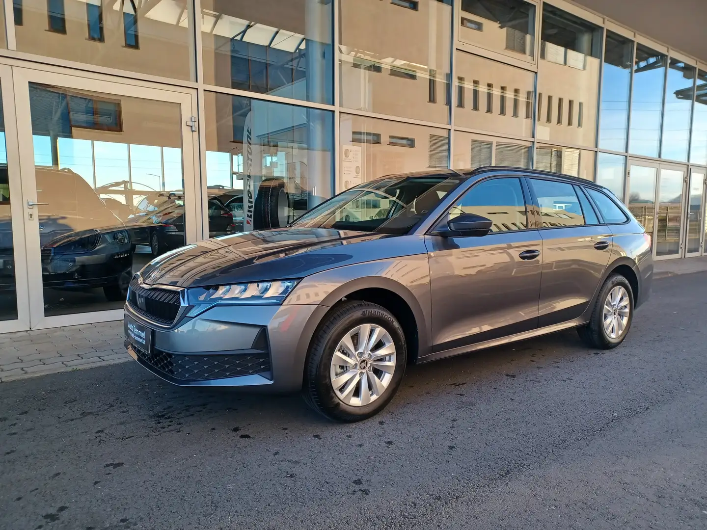 Skoda Octavia 1.5 TSI 85 kW Essence Grau - 2