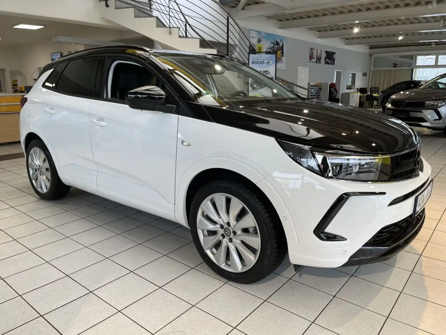 Opel Grandland Plug-in-Hybrid 1.6 DI Automatik GSe Weiß - 1