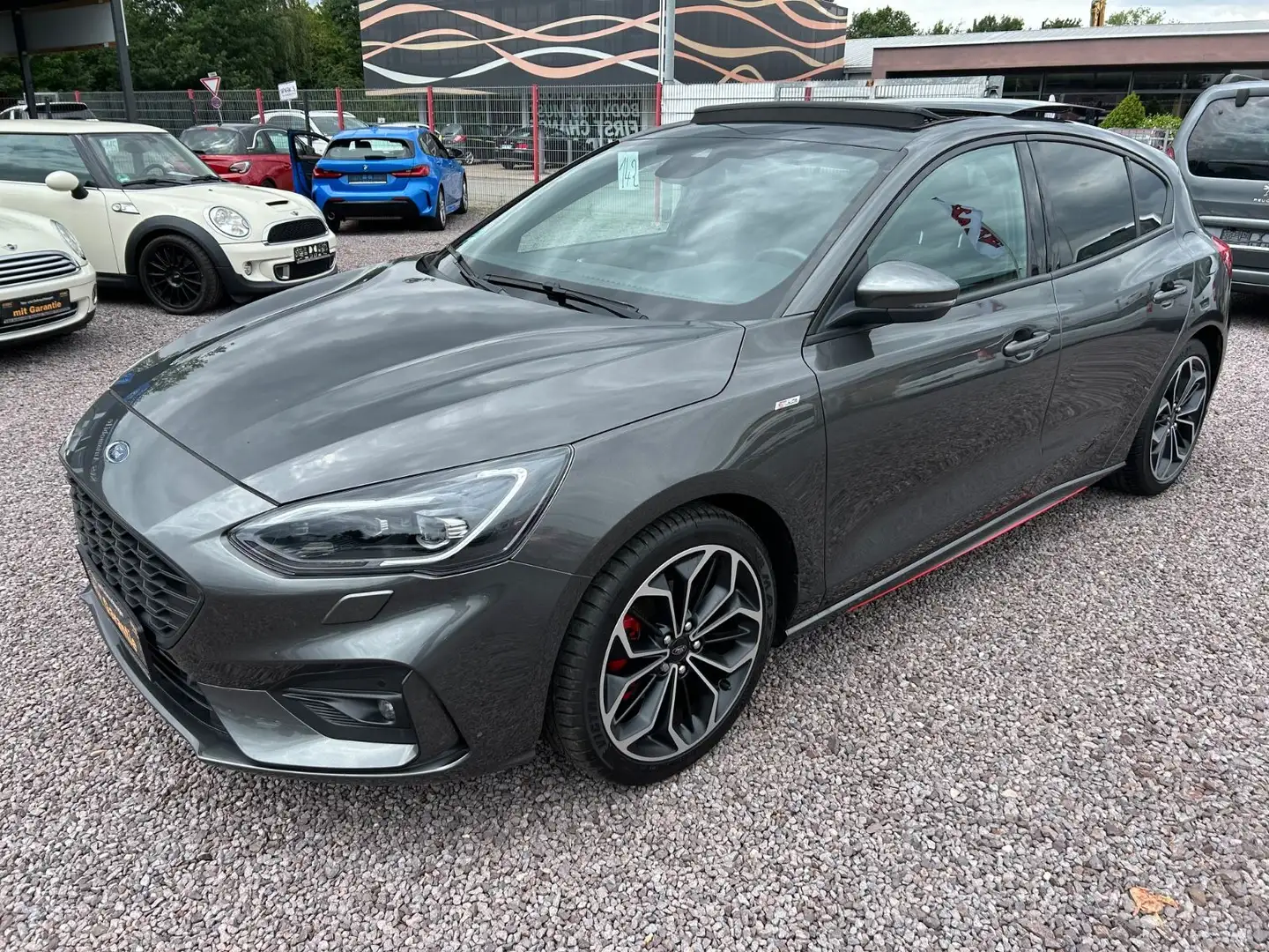 Ford Focus Lim. ST-Line Sport *Panorama*LED*Navi*Eur6 Grijs - 1