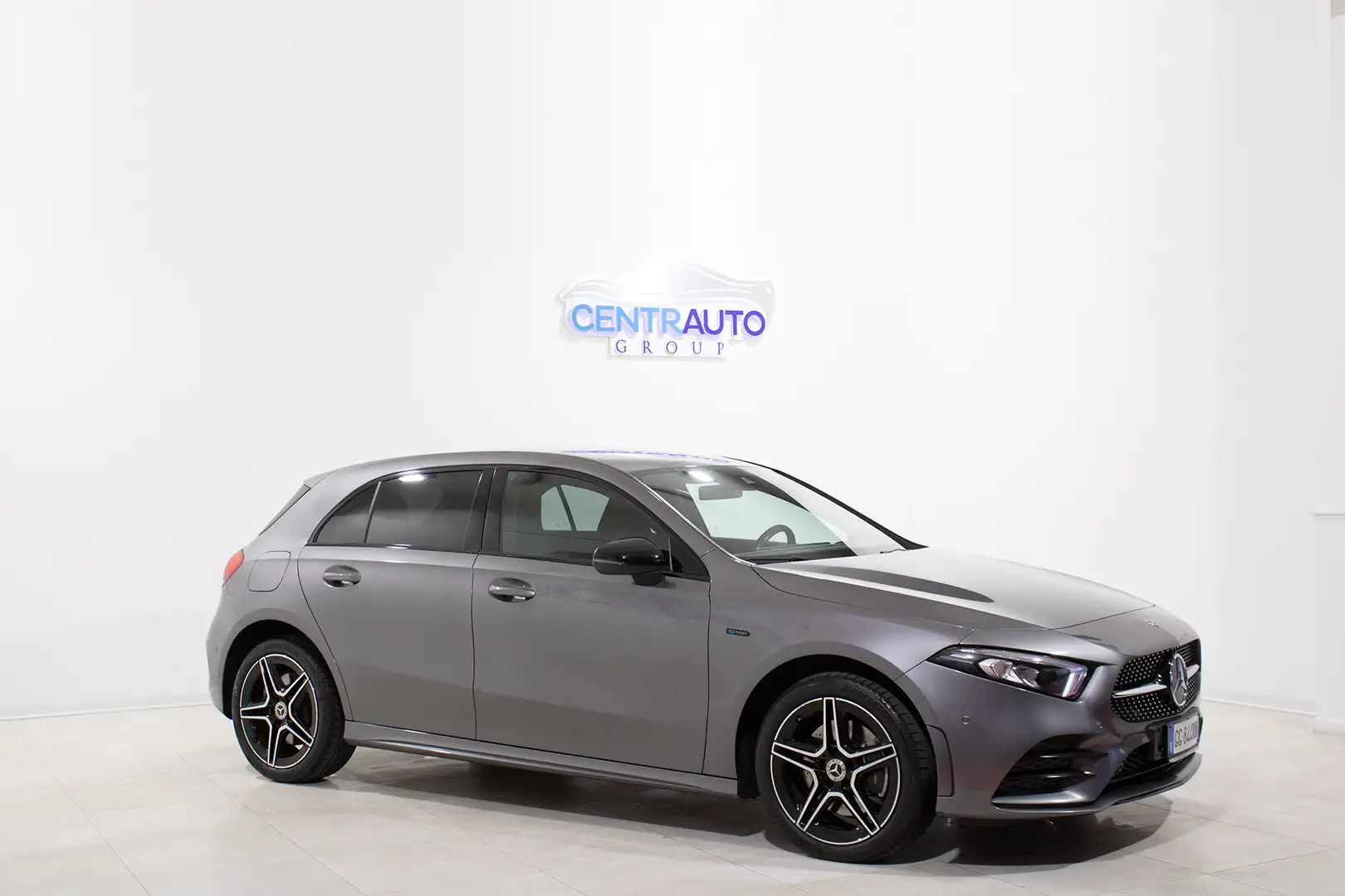 Mercedes-Benz A 250 e EQ-POWER Autom. PREMIUM * LUCI AMBIENT* Grigio - 2