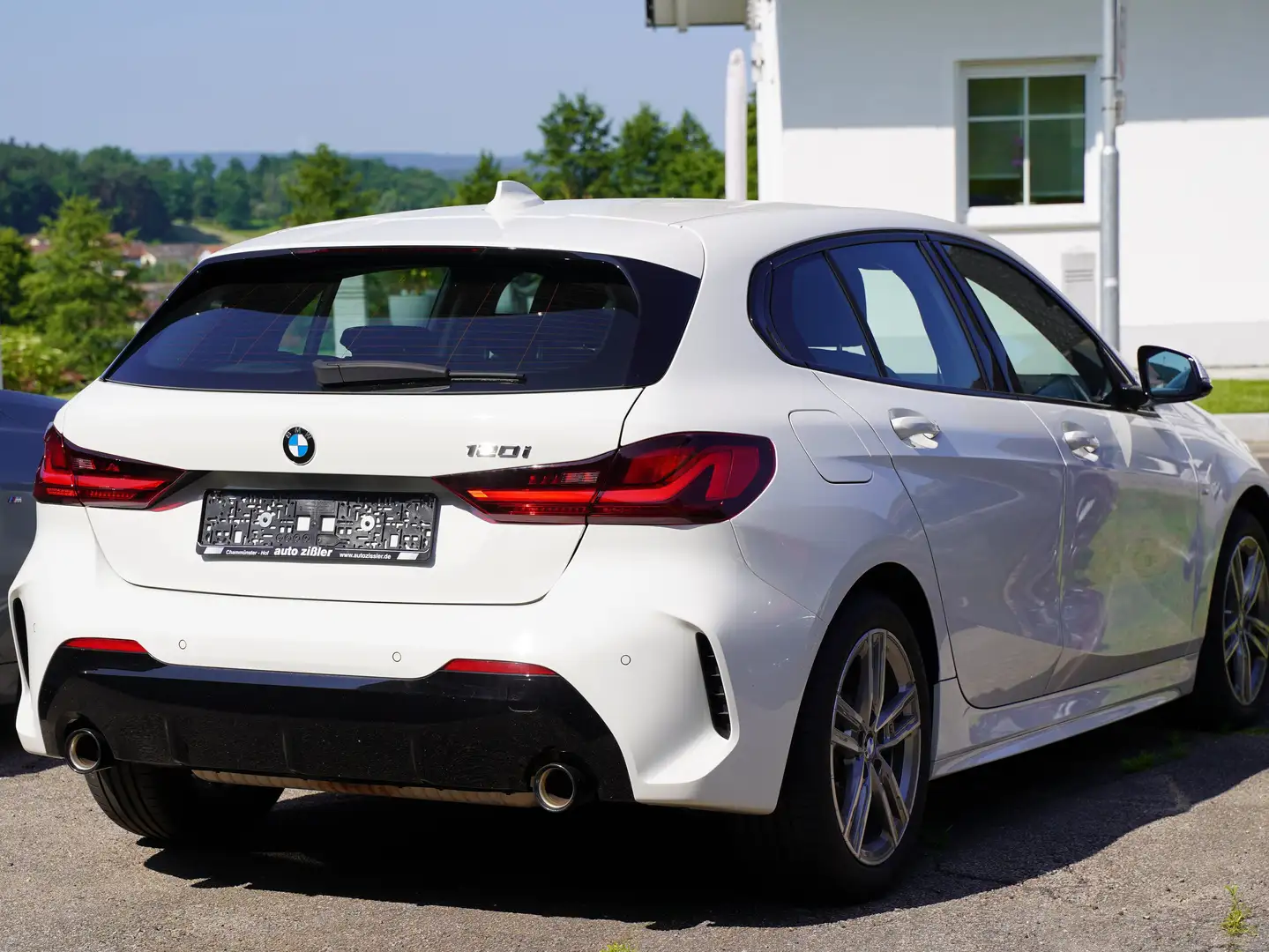 BMW 120 i Aut. M-Sport Navi SHZ PDC DAB dunkle Scheiben Blanc - 2