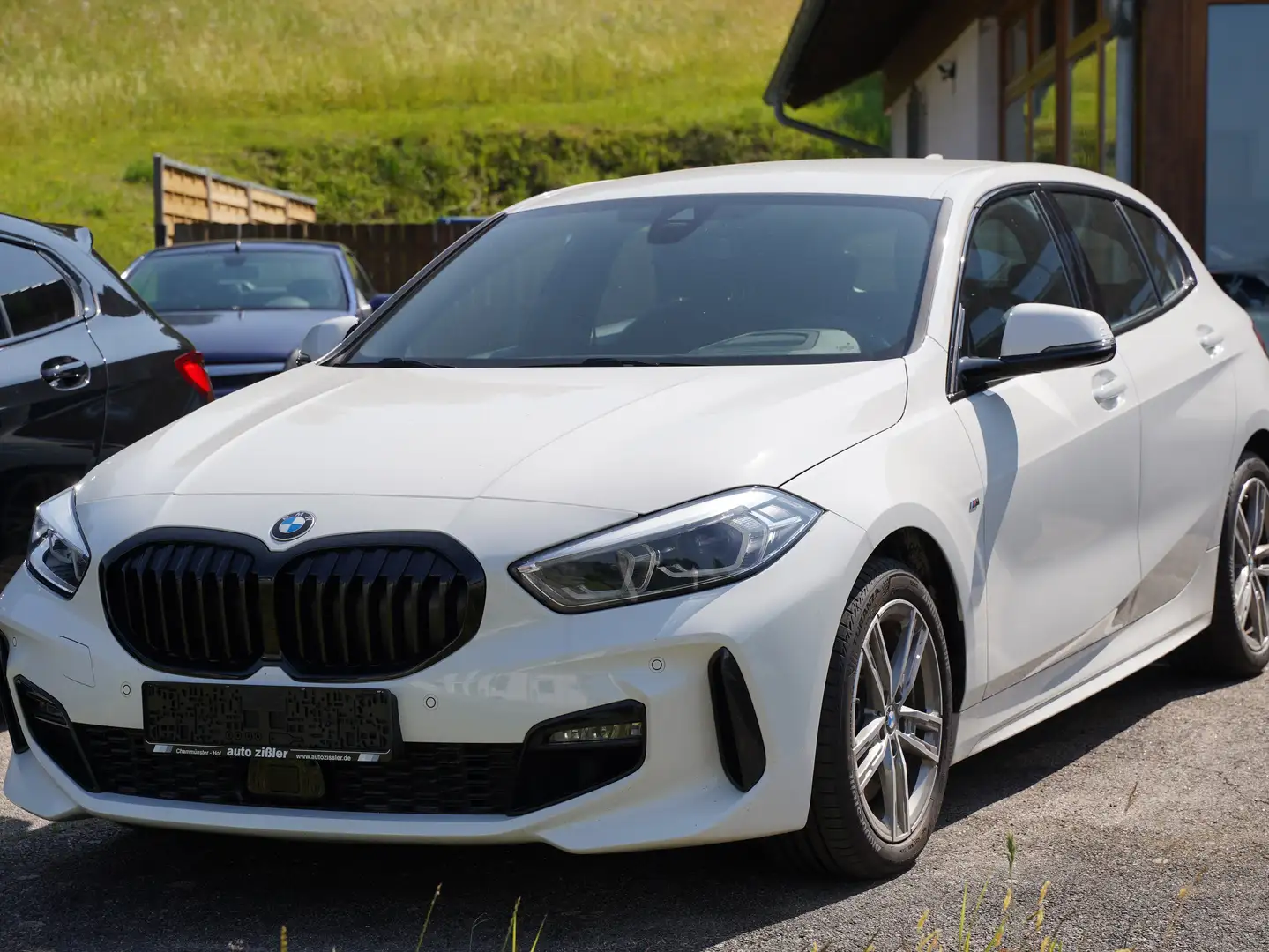 BMW 120 i Aut. M-Sport Navi SHZ PDC DAB dunkle Scheiben Blanc - 1