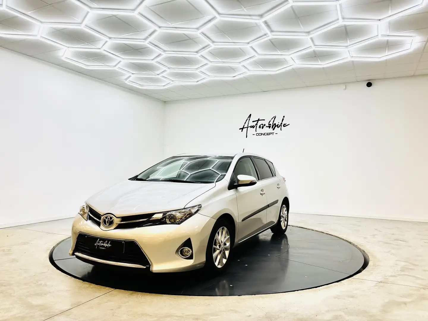 Toyota Auris ✅1AN GARANTIE✅CAMERA DE RECUL✅REMORQUE✅AIR Argent - 1