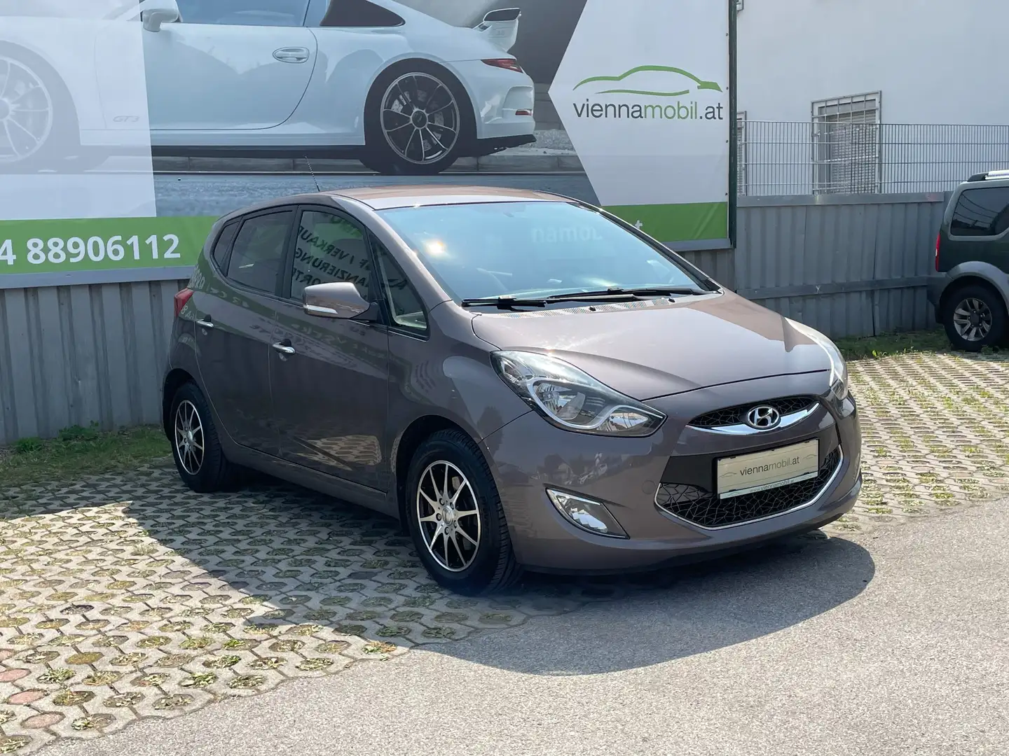 Hyundai iX20 1,6 CRDi Comfort * STANDHEIZUNG * Braun - 1