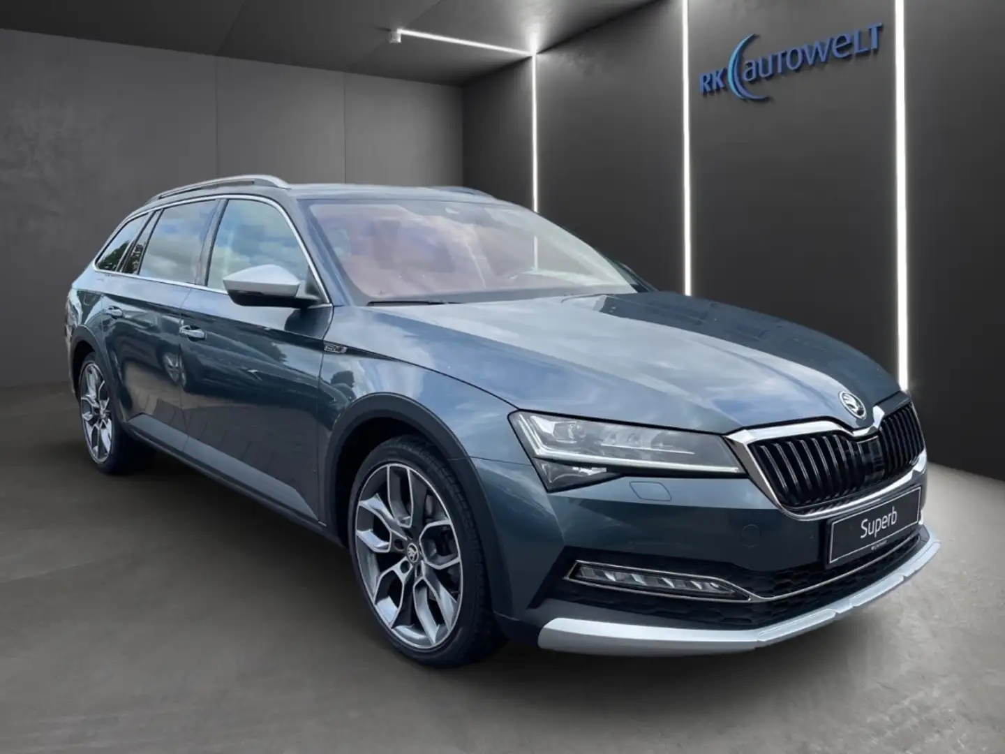 Skoda Superb Combi SCOUT 2.0 TDI DSG 4X4 ACC AHK CANTON KAMERA Gris - 2
