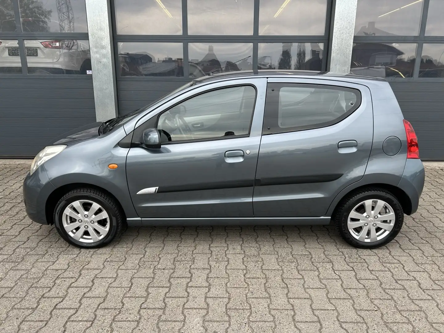 Suzuki Alto 1.0 68pk Automaat Exclusive Grijs - 2