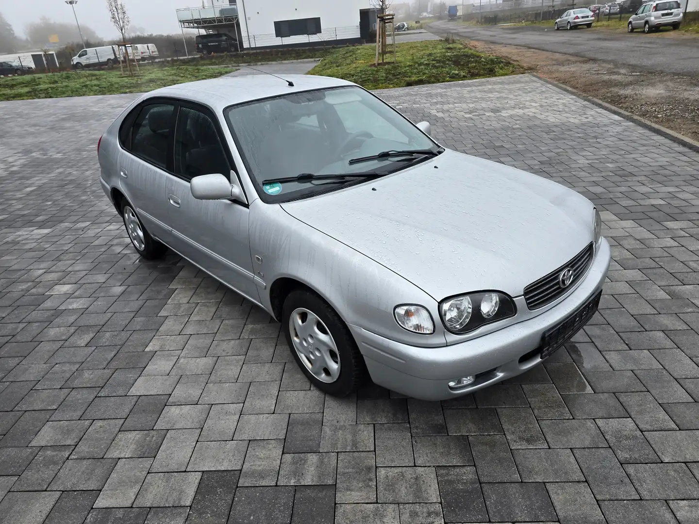 Toyota Corolla Corolla 1.6 linea terra Silber - 2