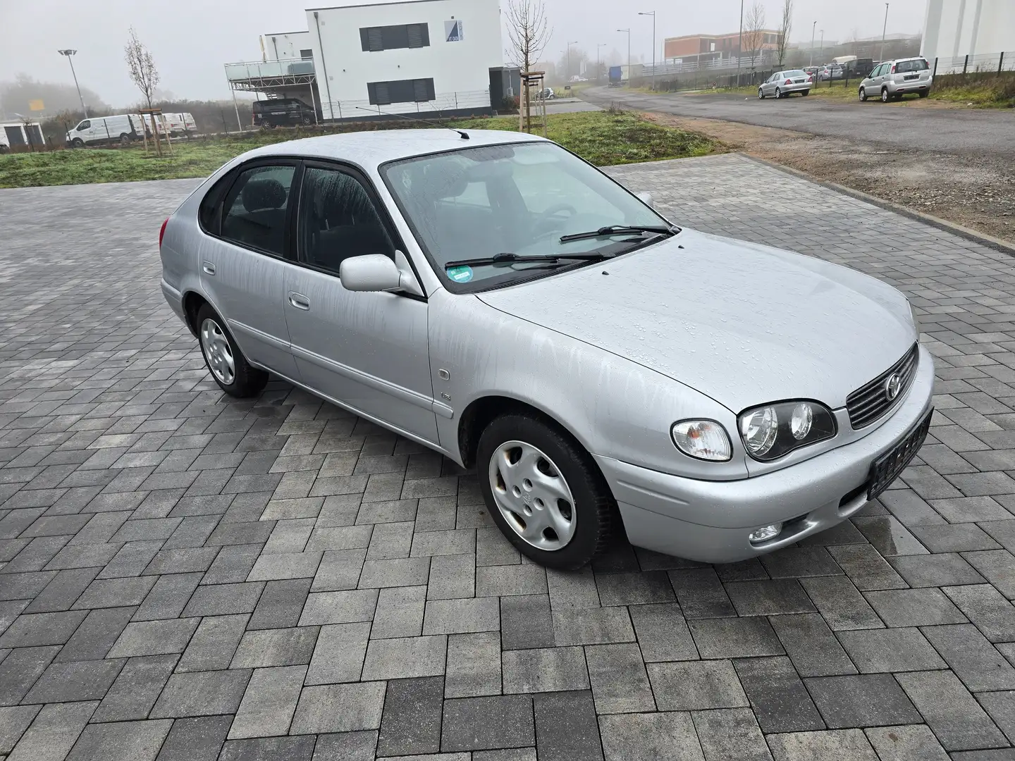 Toyota Corolla Corolla 1.6 linea terra Silber - 1
