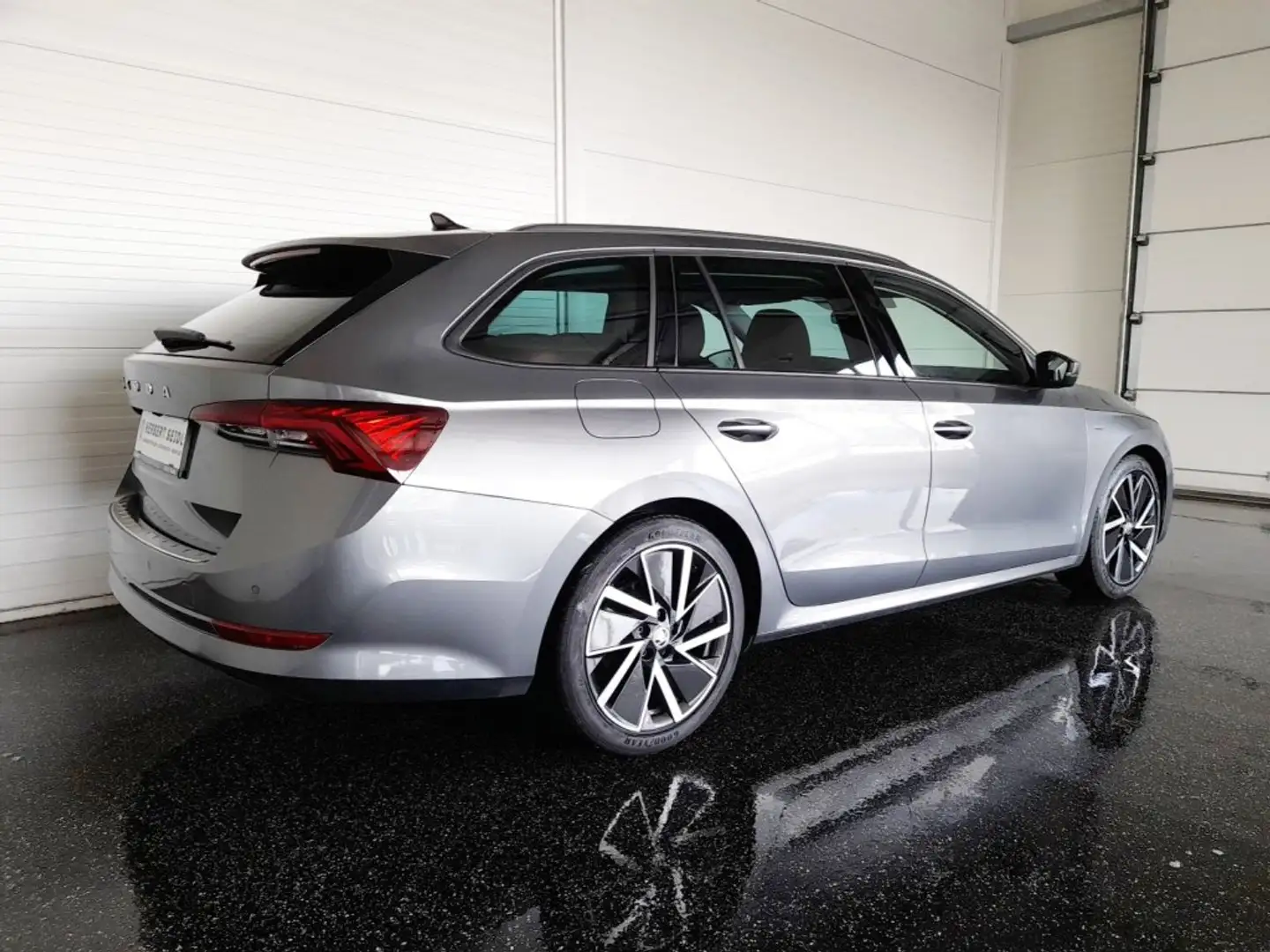 Skoda Octavia Combi 2,0 TDI DSG *MATRIX-LED / 18 ZOLL / SPORTFAHRWERK / VIRTUELL / NAVI / AHV / ACC / KEYLESS* Grau - 2