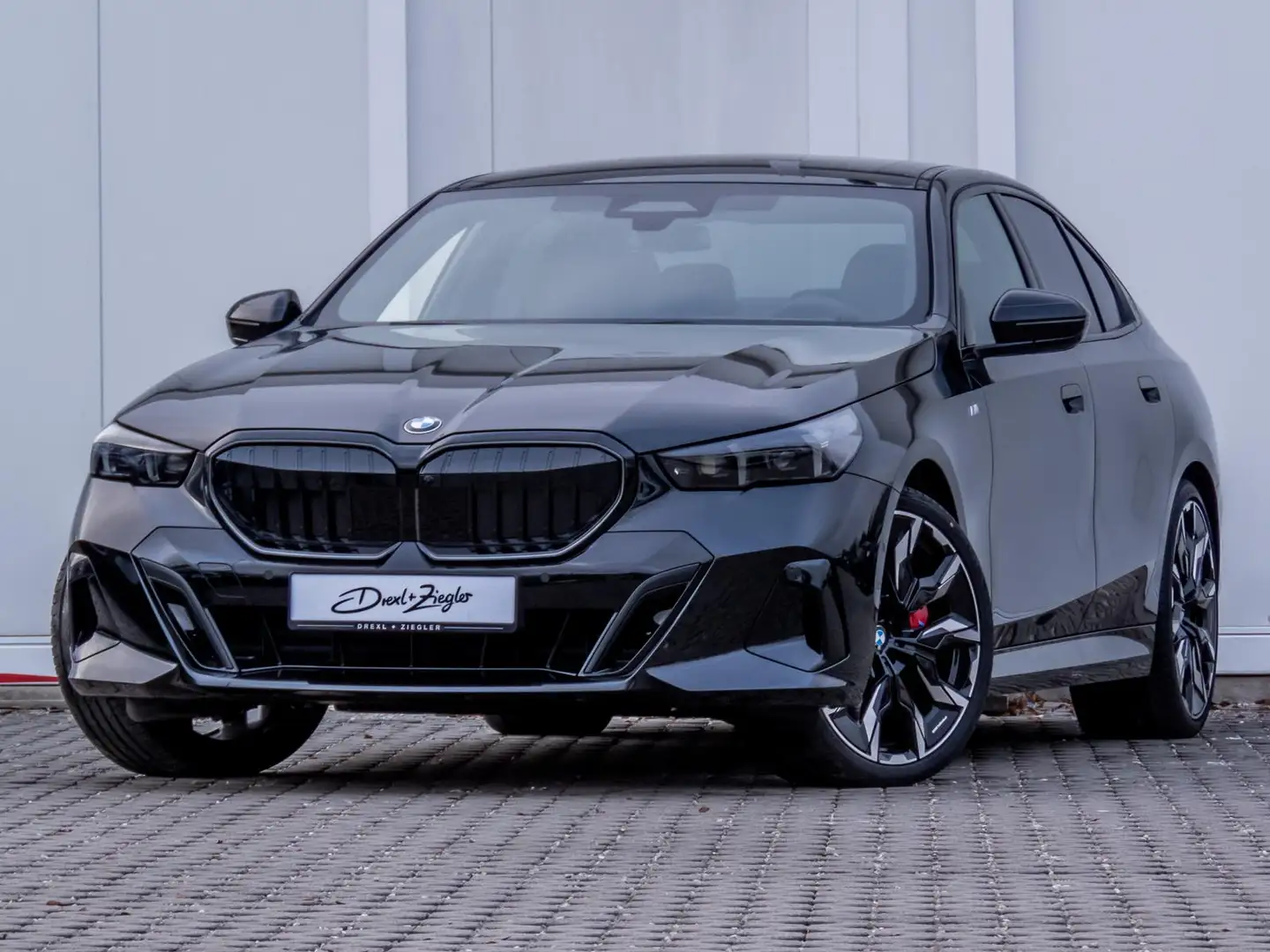 BMW 540 d xDrive Limousine M SportPRO 21" PanoD STHZG Zwart - 1