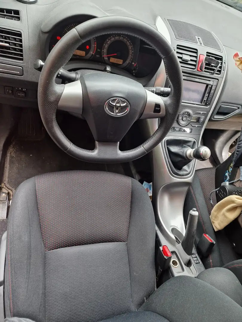 Toyota Auris Club Gri - 2