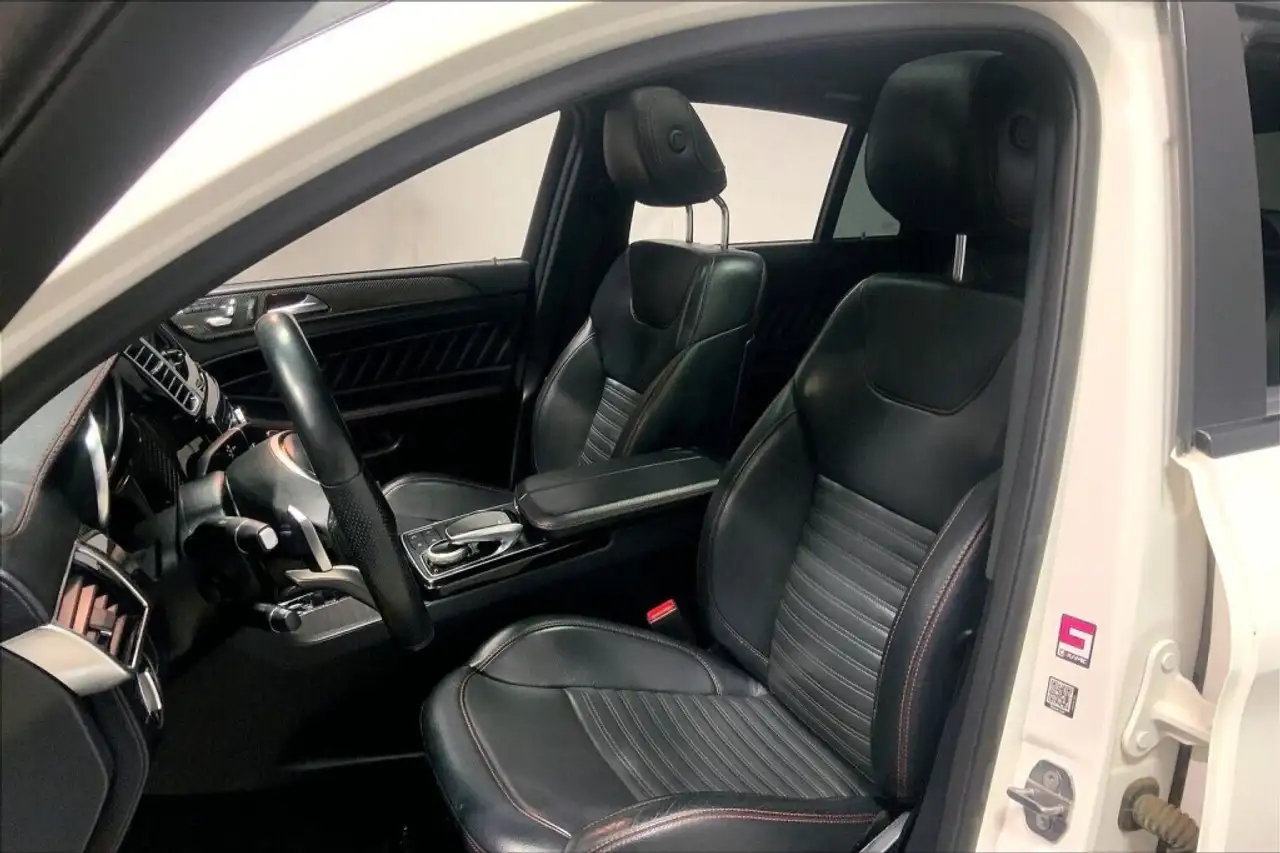 Mercedes-Benz GLE снимка Mercedes-Benz GLE