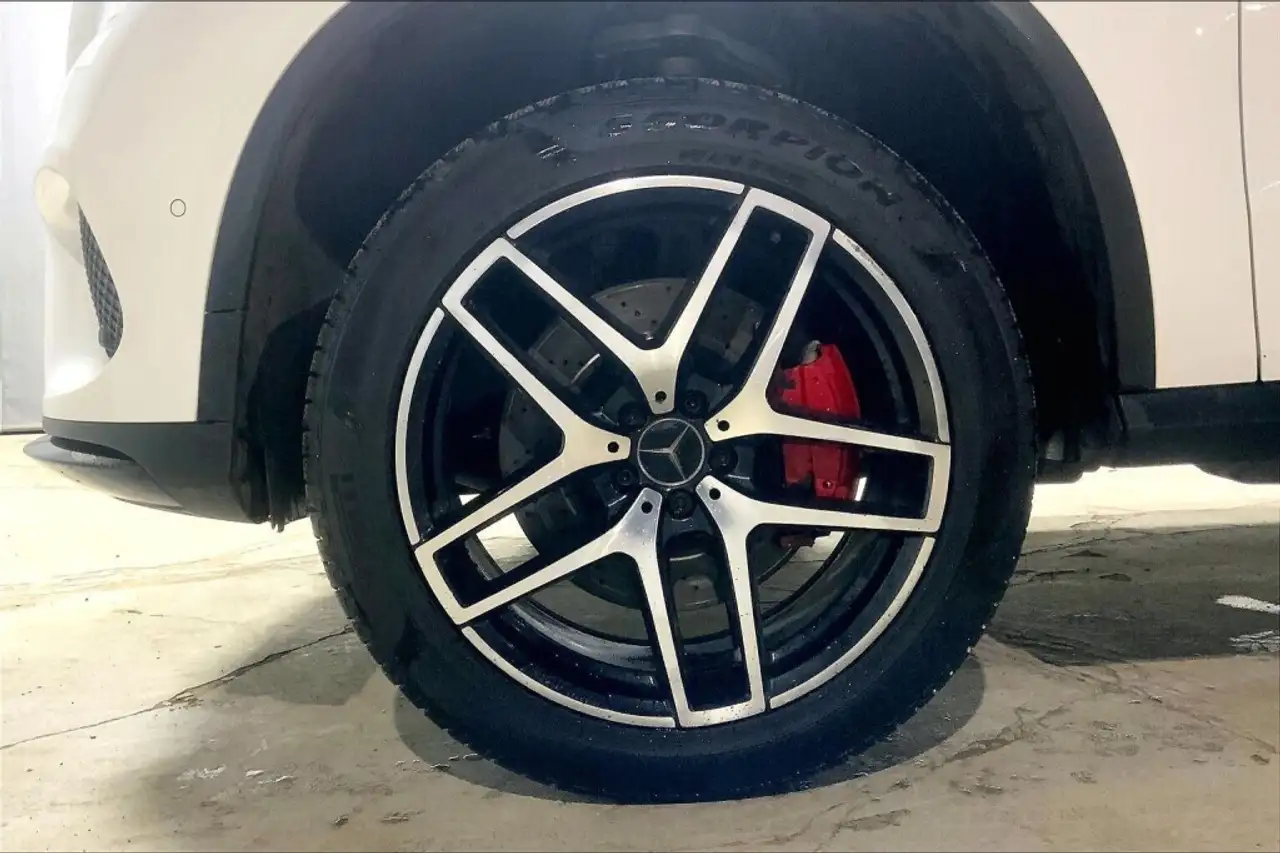 Mercedes-Benz GLE снимка Mercedes-Benz GLE