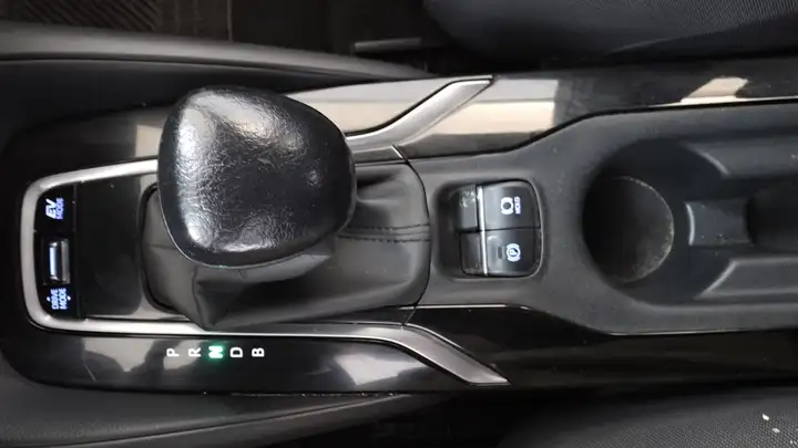 Toyota Auris 2022, foto 16