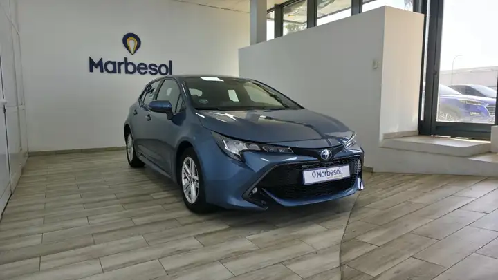 Toyota Auris 2022, foto 2