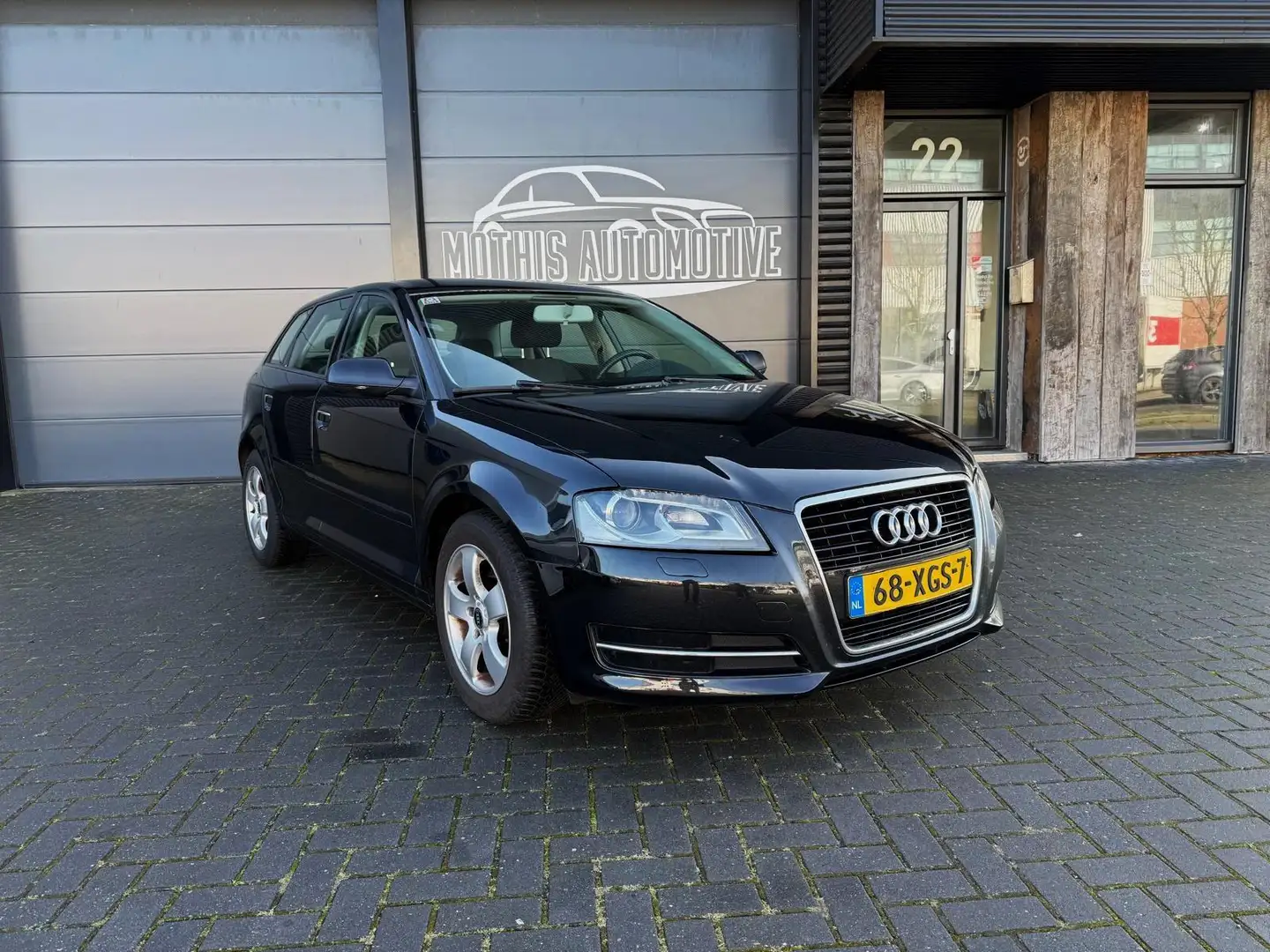 Audi A3 Sportback 1.2 TFSI Attraction Advance automaat Noir - 2