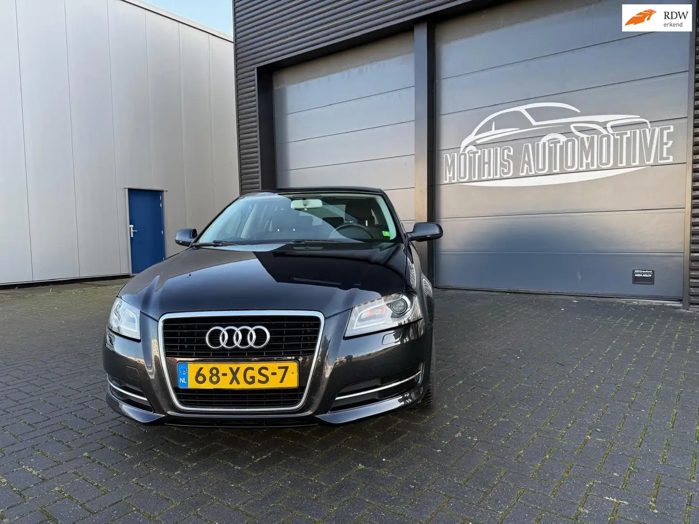 Audi A3 Sportback 1.2 TFSI Attraction Advance automaat Noir - 1