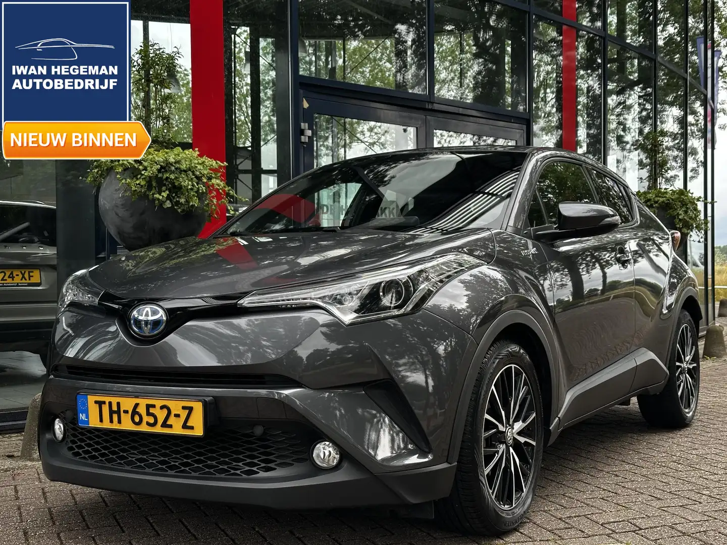 Toyota C-HR 1.8 Hybrid Energy AUTOMAAT | Navigatie | Afn. Trek Grijs - 1