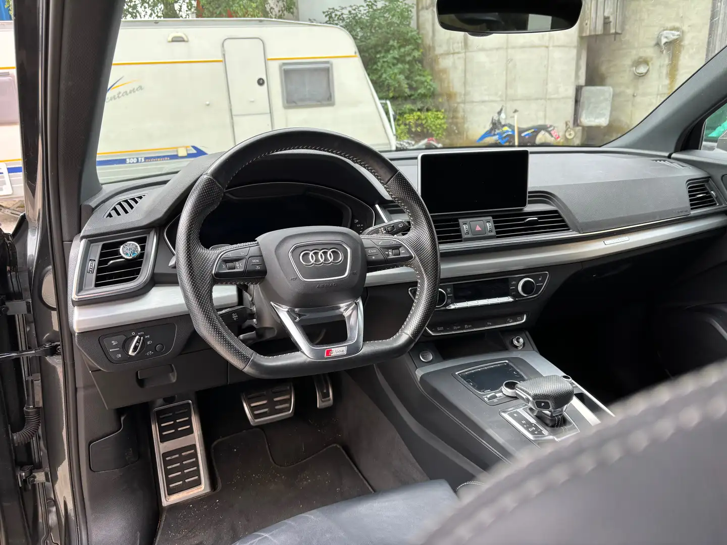 Audi Q5 quattro sport Grau - 2