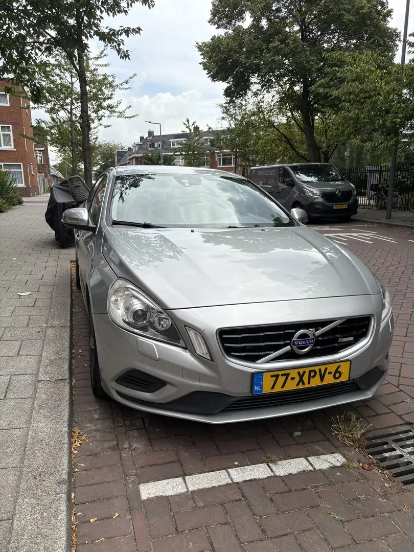 Volvo S60 1.6 DRIVe R-Design Grijs - 1