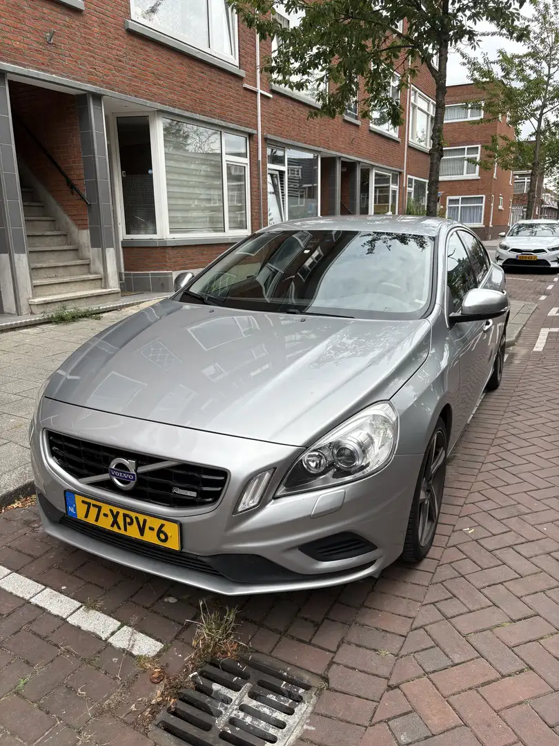 Volvo S60 1.6 DRIVe R-Design Grijs - 2