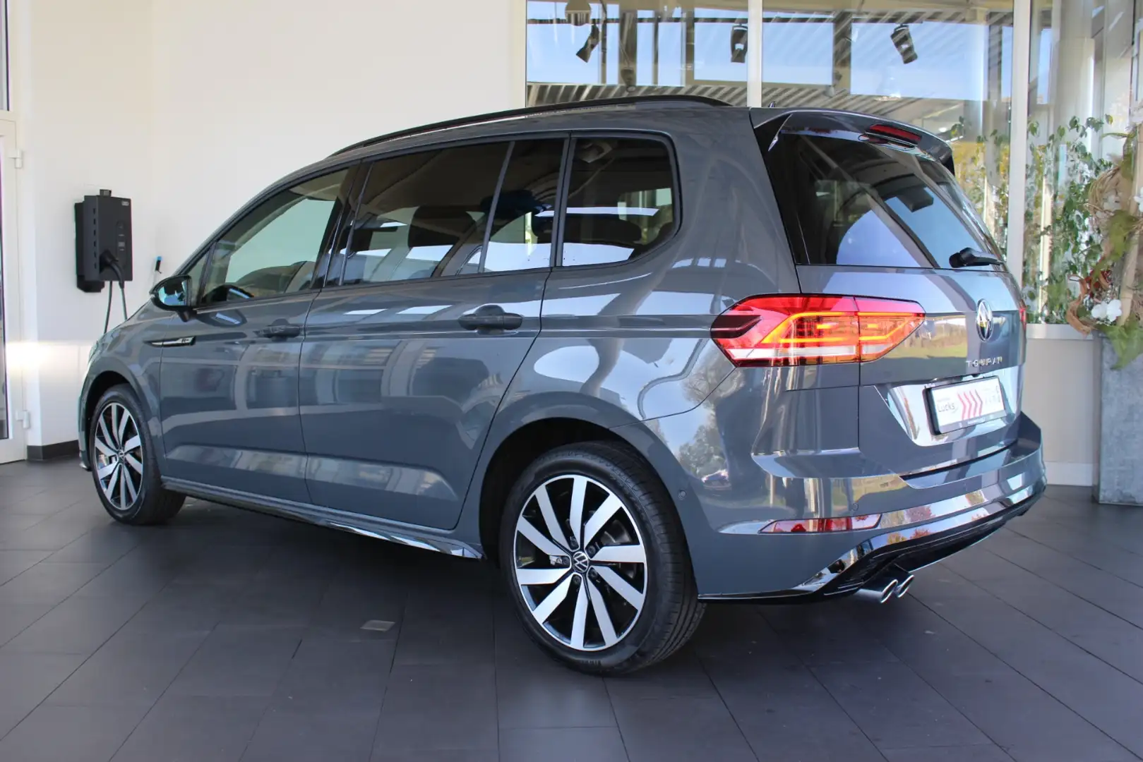 Volkswagen Touran Highline 2,0 TDI DSG AHK R-Line Grau - 2