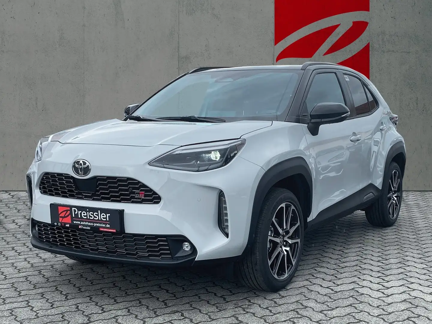 Toyota Yaris Cross 1.5 Hybrid *GR SPORT* Grau - 1