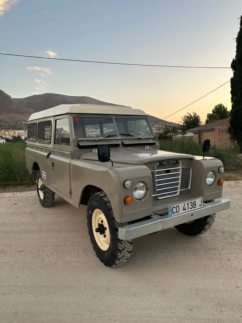 Land Rover Series 109" Marrón - 2