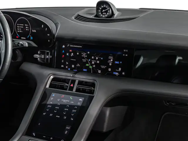 Porsche Taycan view 10