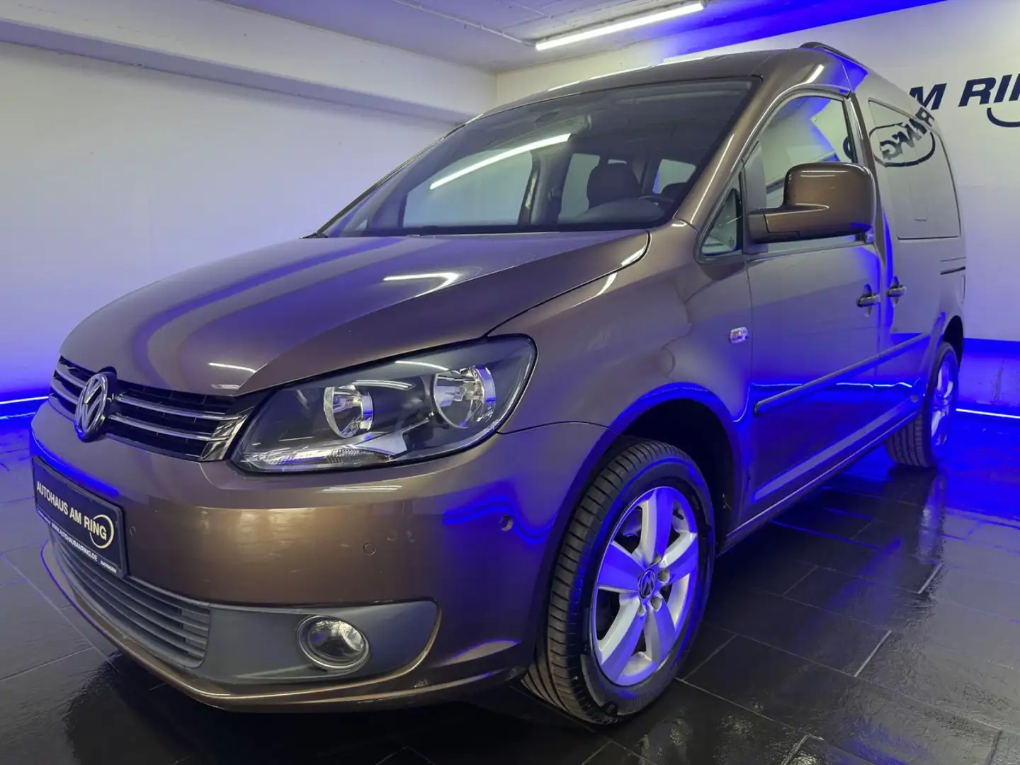 Volkswagen Caddy 2,0TDI BMT Maxi JAKO-O 1HND 7SITZ NAVI AHK Marrone - 2