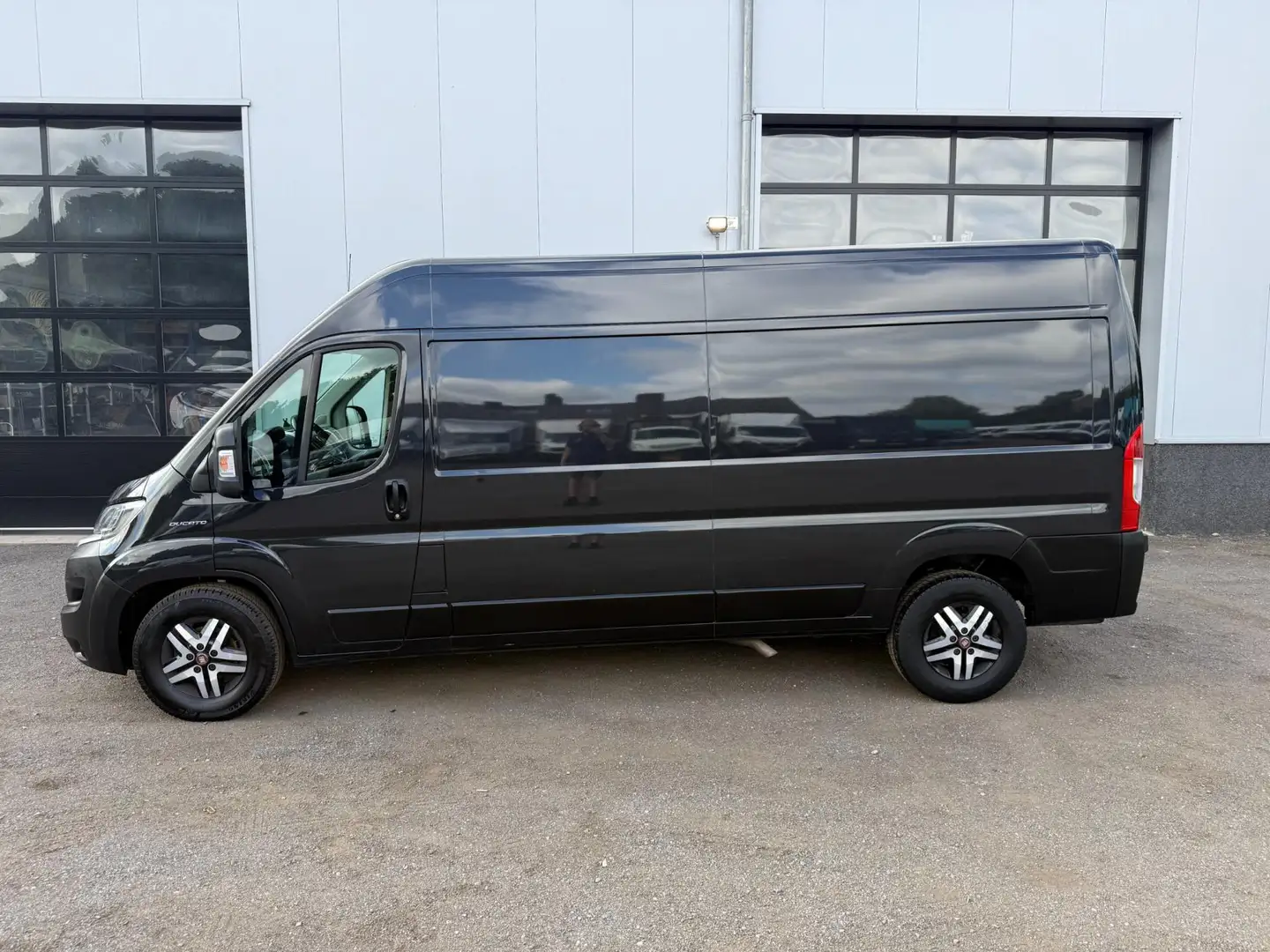 Fiat Ducato 35H 2.3 MultiJet 177PK L3H2 Navi / Cruise / Camera Zwart - 2
