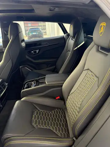 Lamborghini Urus view 9