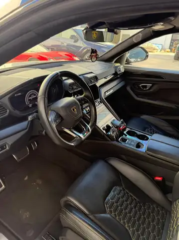 Lamborghini Urus view 6
