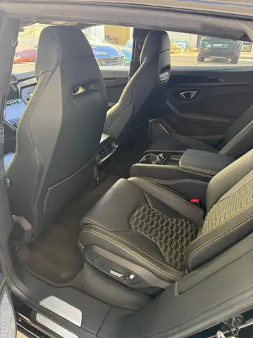 Lamborghini Urus view 8