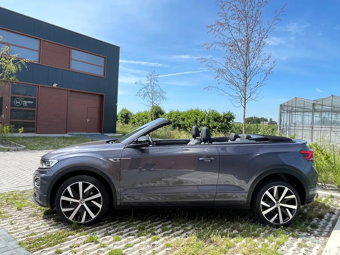 Volkswagen T-Roc Cabrio 1.5 TSI R-Line AUTOMAAT Grijs - 2