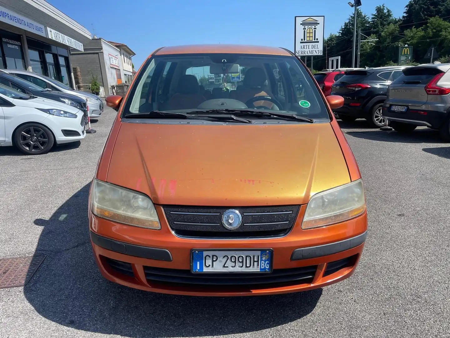 Fiat Idea 1.4 16v Dynamic Naranja - 2