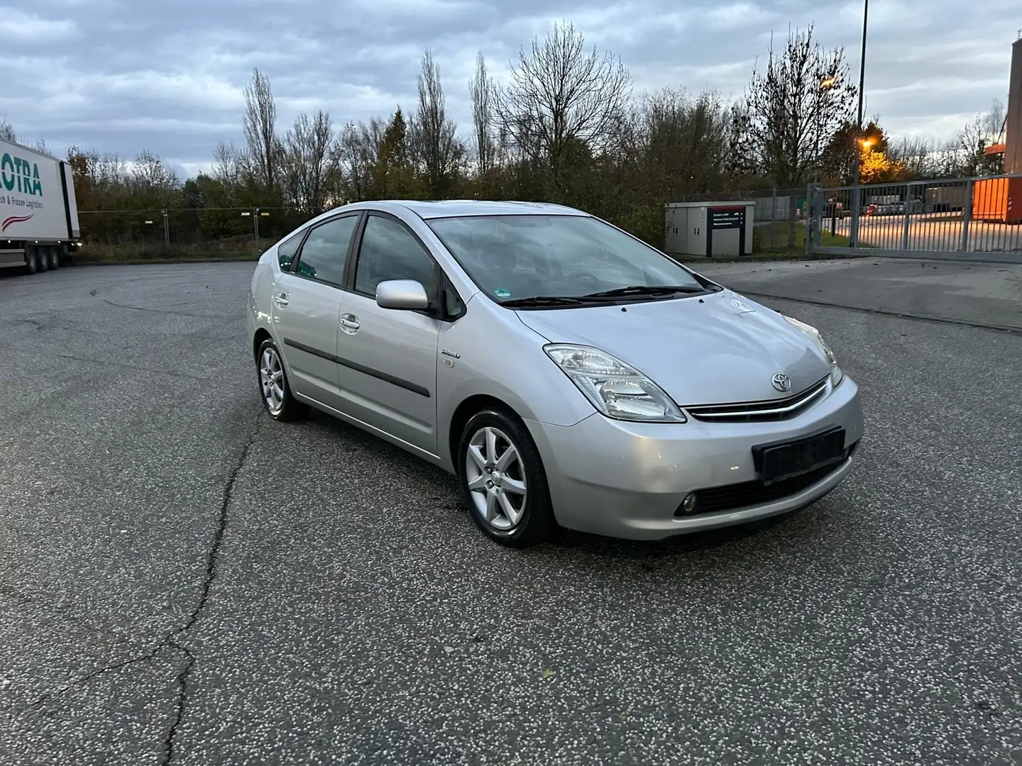 Toyota Prius Executive/2Hand/Pdc/Klima/TuvNeu/ Silber - 1