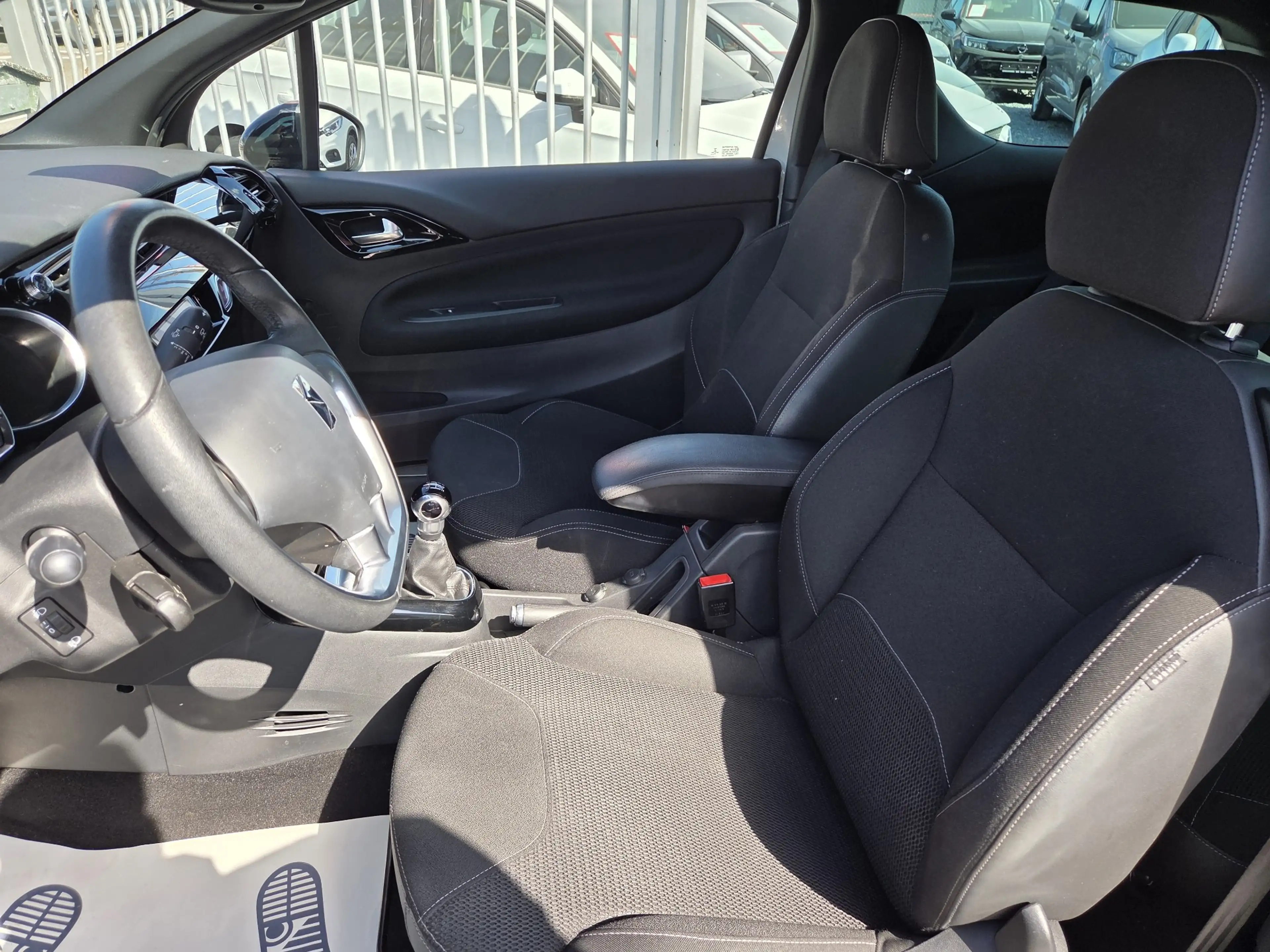Citroen DS3 1.2i☆1jOMNIUMGARANTIE☆PARELMOER WIT☆CRUISE!☆PARKS — photo 9