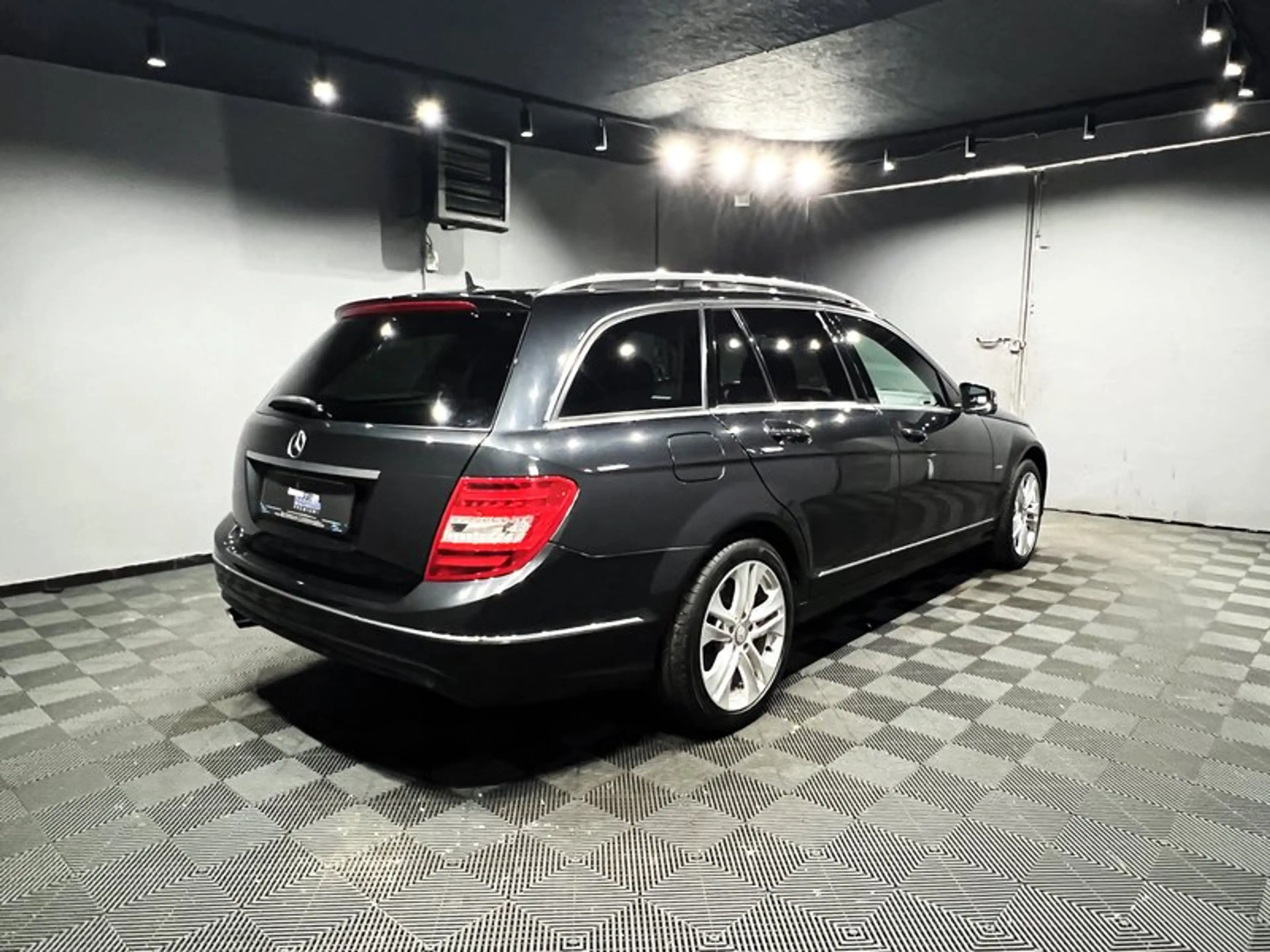 Mercedes-Benz C 250 CGI AVANTGARDE|AUTOM|LEDER|R-KAMERA|LED|NAVI — photo 4