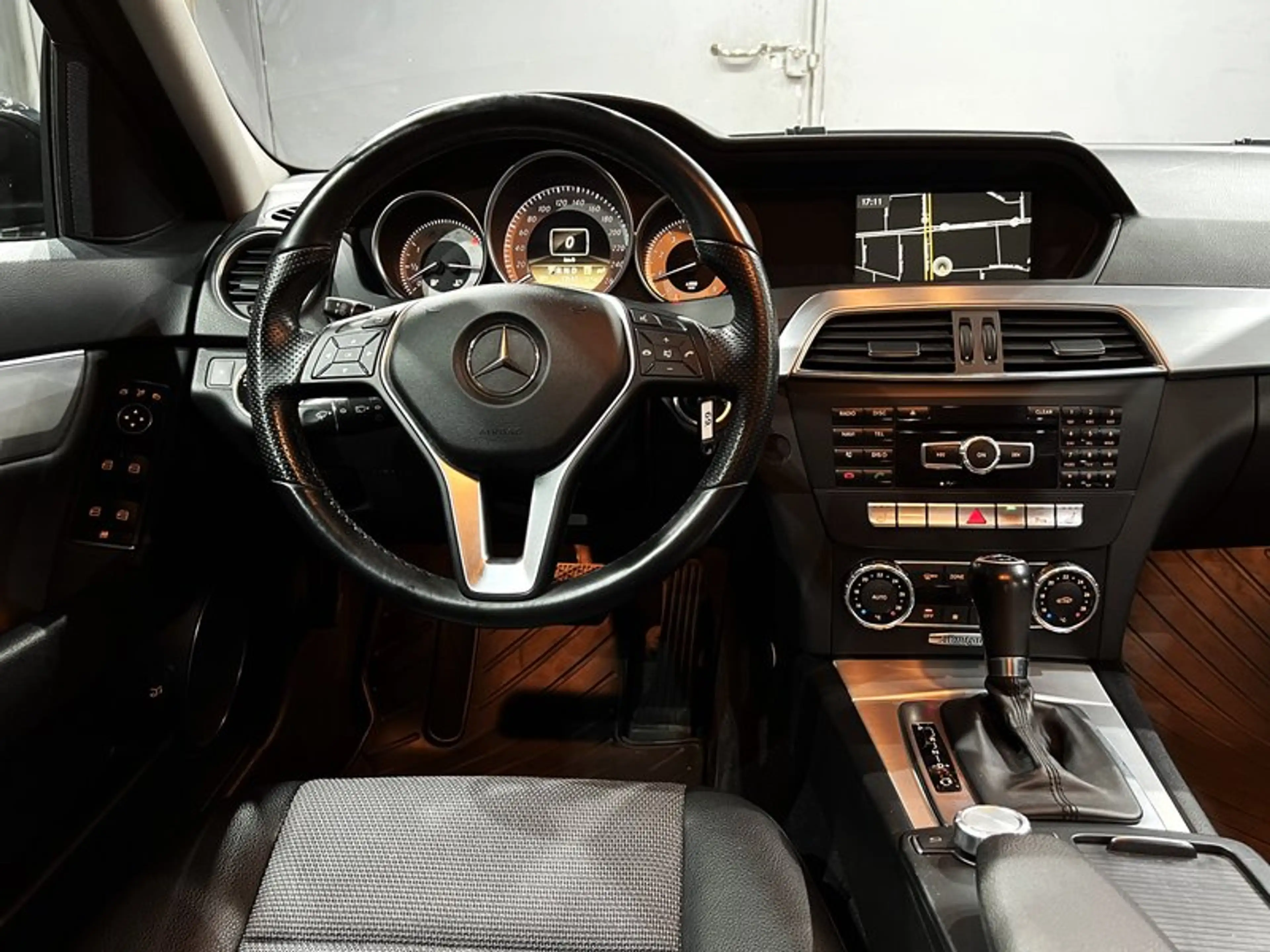 Mercedes-Benz C 250 CGI AVANTGARDE|AUTOM|LEDER|R-KAMERA|LED|NAVI — photo 14