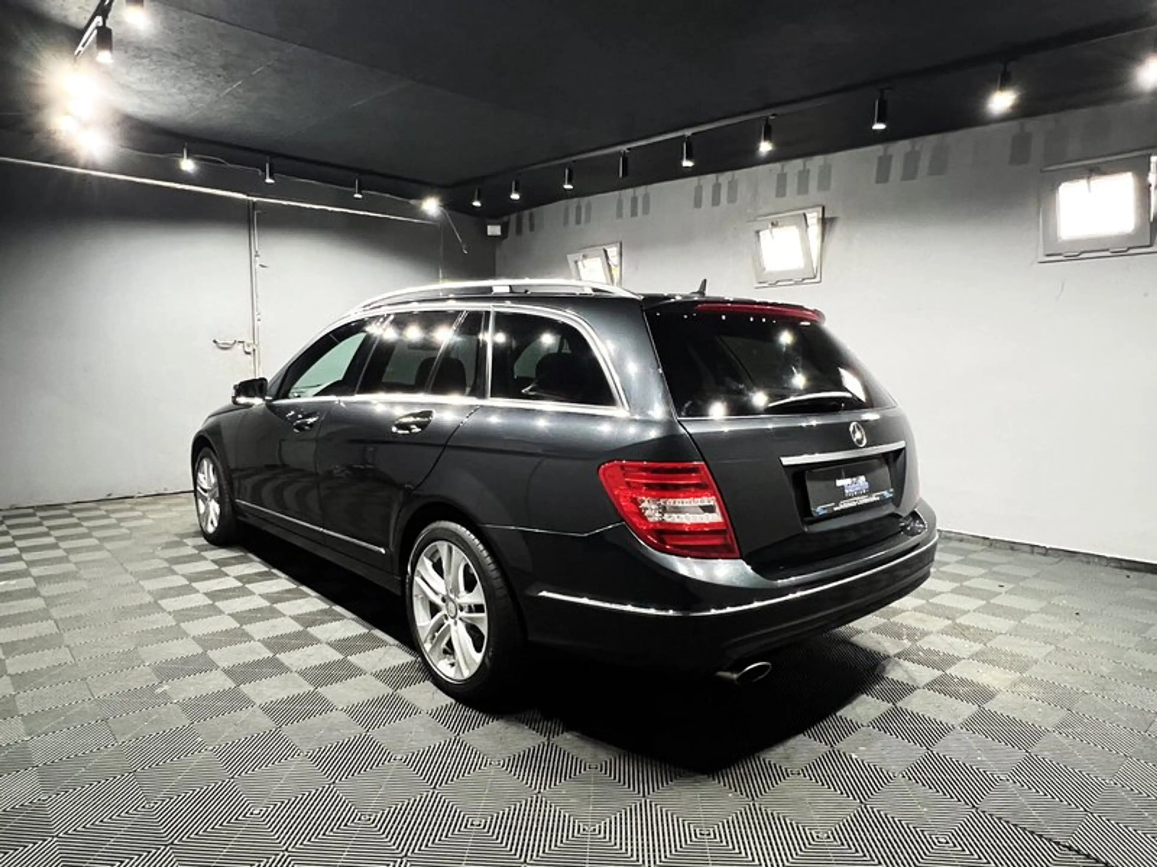Mercedes-Benz C 250 CGI AVANTGARDE|AUTOM|LEDER|R-KAMERA|LED|NAVI — photo 3