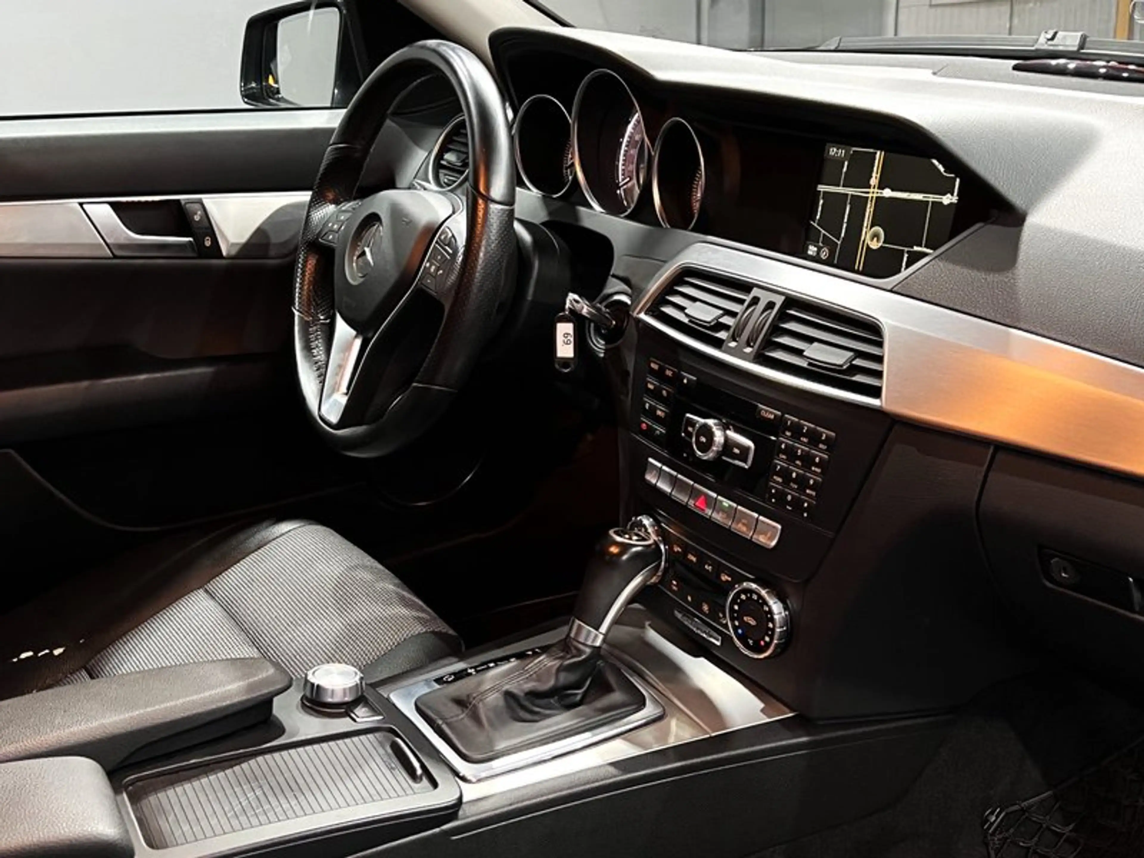 Mercedes-Benz C 250 CGI AVANTGARDE|AUTOM|LEDER|R-KAMERA|LED|NAVI — photo 15