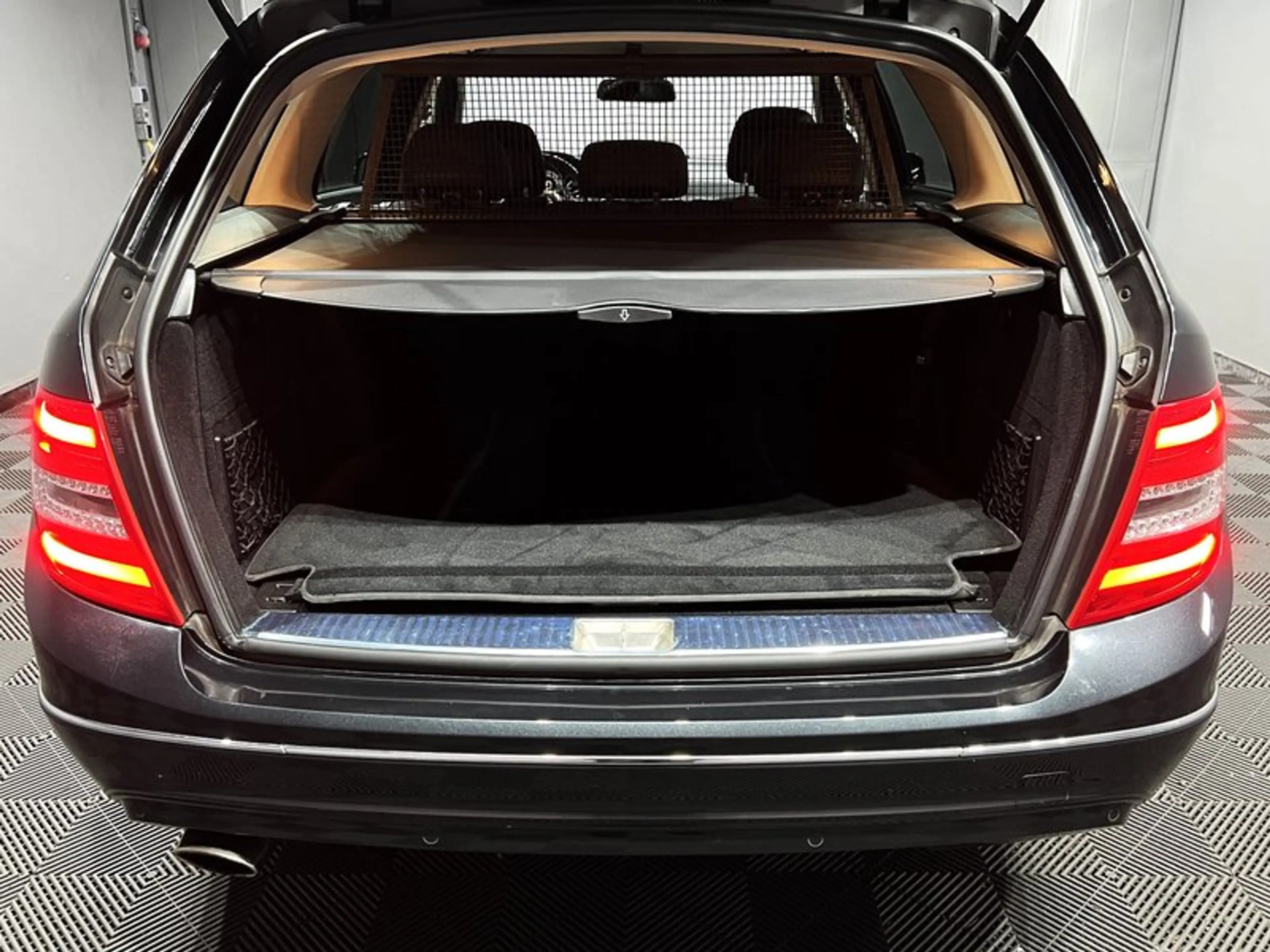 Mercedes-Benz C 250 CGI AVANTGARDE|AUTOM|LEDER|R-KAMERA|LED|NAVI — photo 8