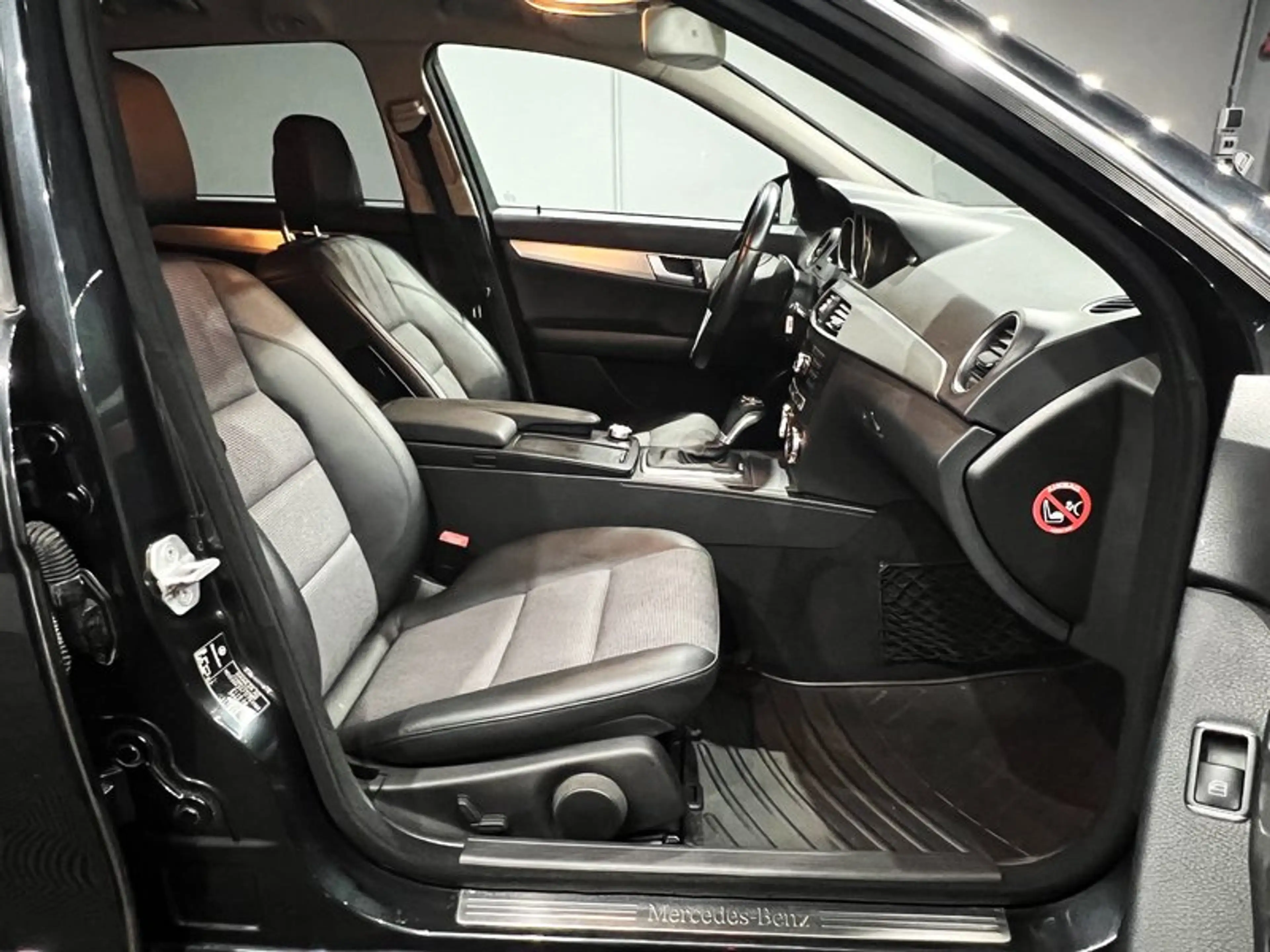 Mercedes-Benz C 250 CGI AVANTGARDE|AUTOM|LEDER|R-KAMERA|LED|NAVI — photo 11
