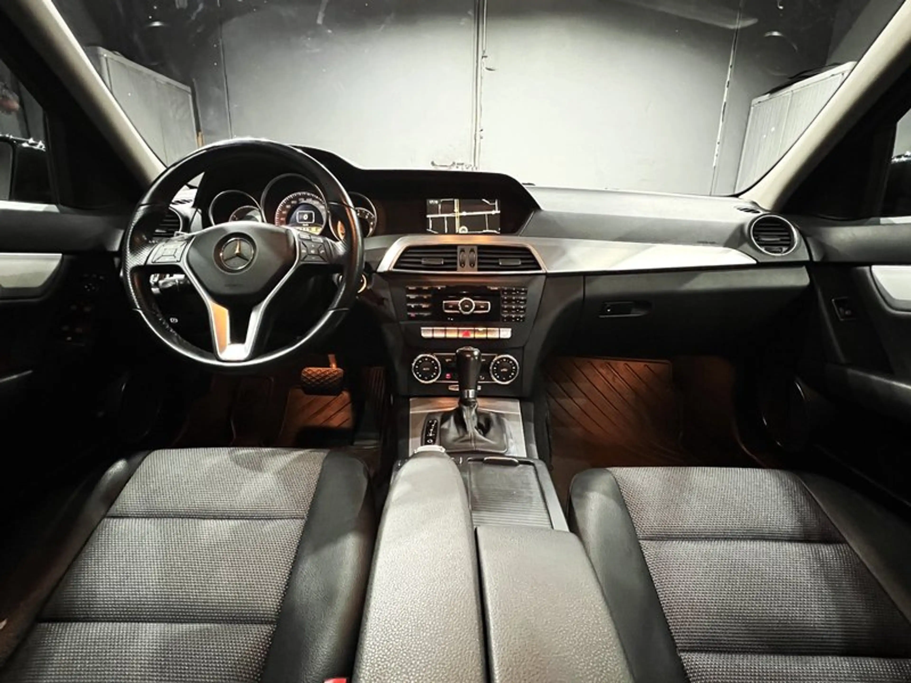 Mercedes-Benz C 250 CGI AVANTGARDE|AUTOM|LEDER|R-KAMERA|LED|NAVI — photo 13